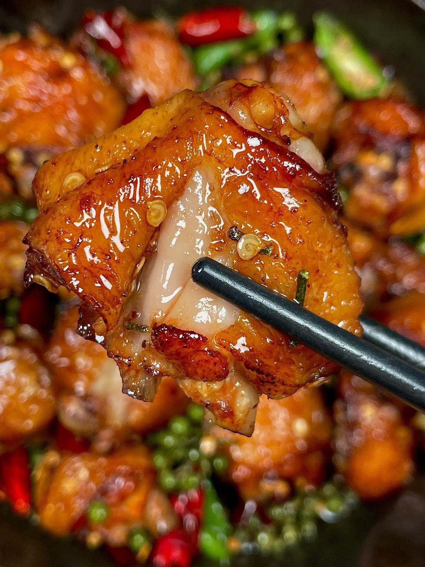 Hướng dẫn làm cánh gà nướng tiêu xanh, ớt đỏ giòn thơm ngon