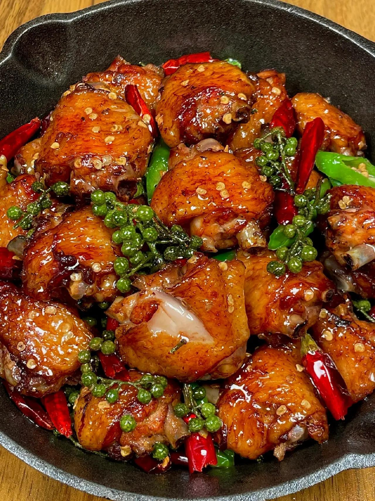 Hướng dẫn làm cánh gà nướng tiêu xanh, ớt đỏ giòn thơm ngon