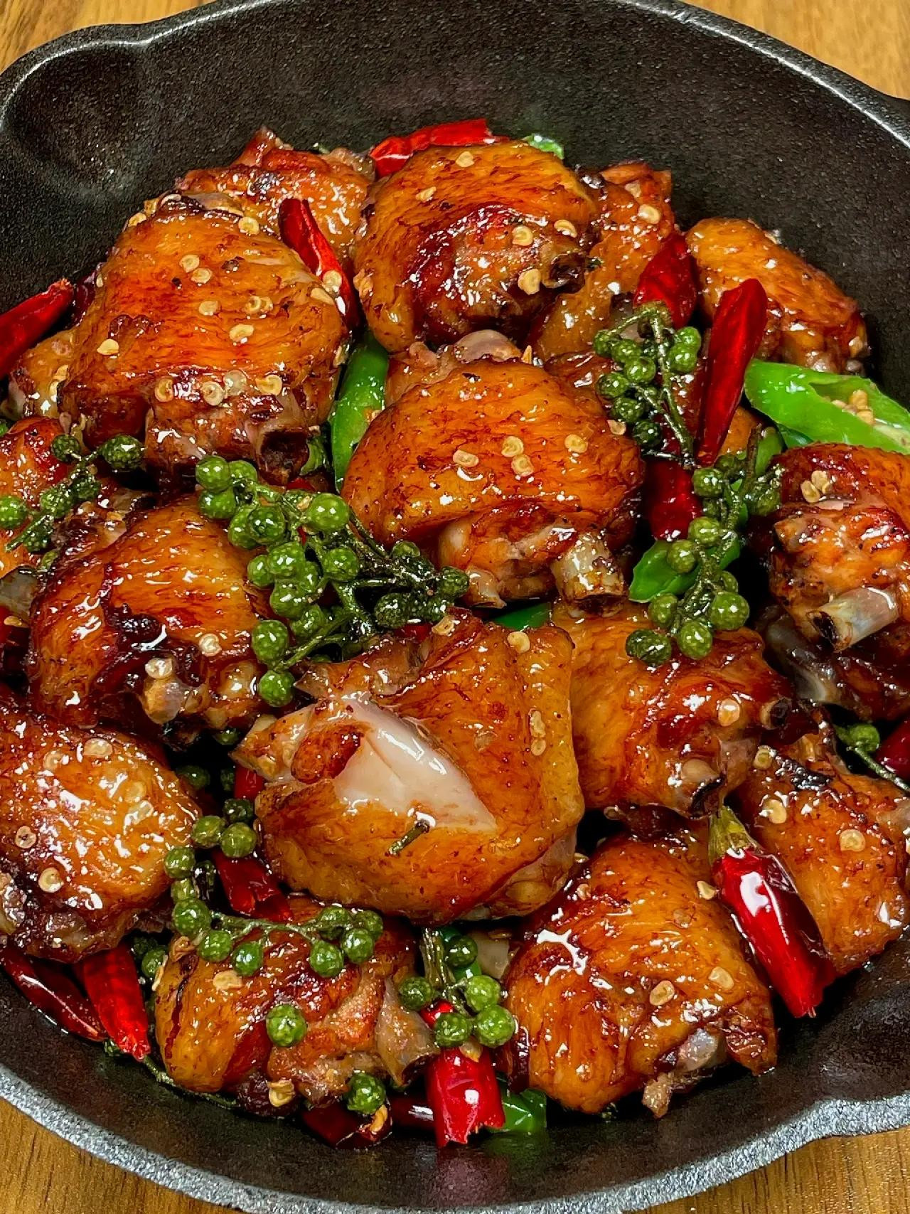 Hướng dẫn làm cánh gà nướng tiêu xanh, ớt đỏ giòn thơm ngon