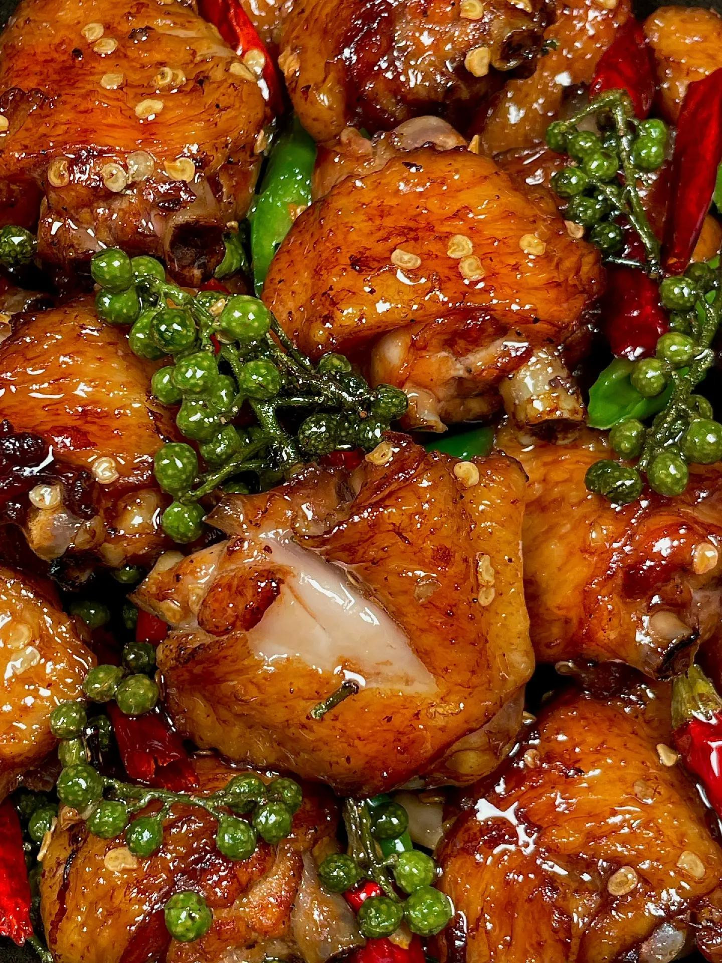 Hướng dẫn làm cánh gà nướng tiêu xanh, ớt đỏ giòn thơm ngon