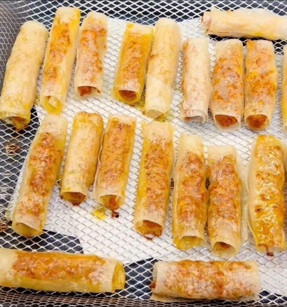 Hướng dẫn làm chả giò giòn rụm với thịt bò, mỡ heo và tôm tươi