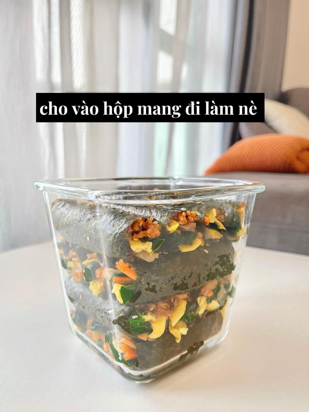 Hướng dẫn làm cơm cuộn rong biển nhân thịt bò, trứng và rau chân vịt siêu ngon, món ăn dặm tiện lợi mang đi làm