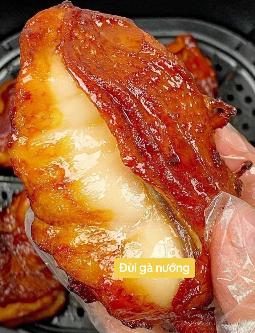 Hướng dẫn làm đùi gà nướng giòn rụm, thịt mềm mọng nước trong nồi chiên không dầu