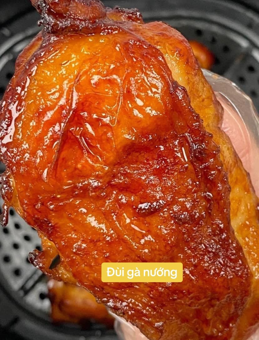 Hướng dẫn làm đùi gà nướng giòn rụm, thịt mềm mọng nước trong nồi chiên không dầu