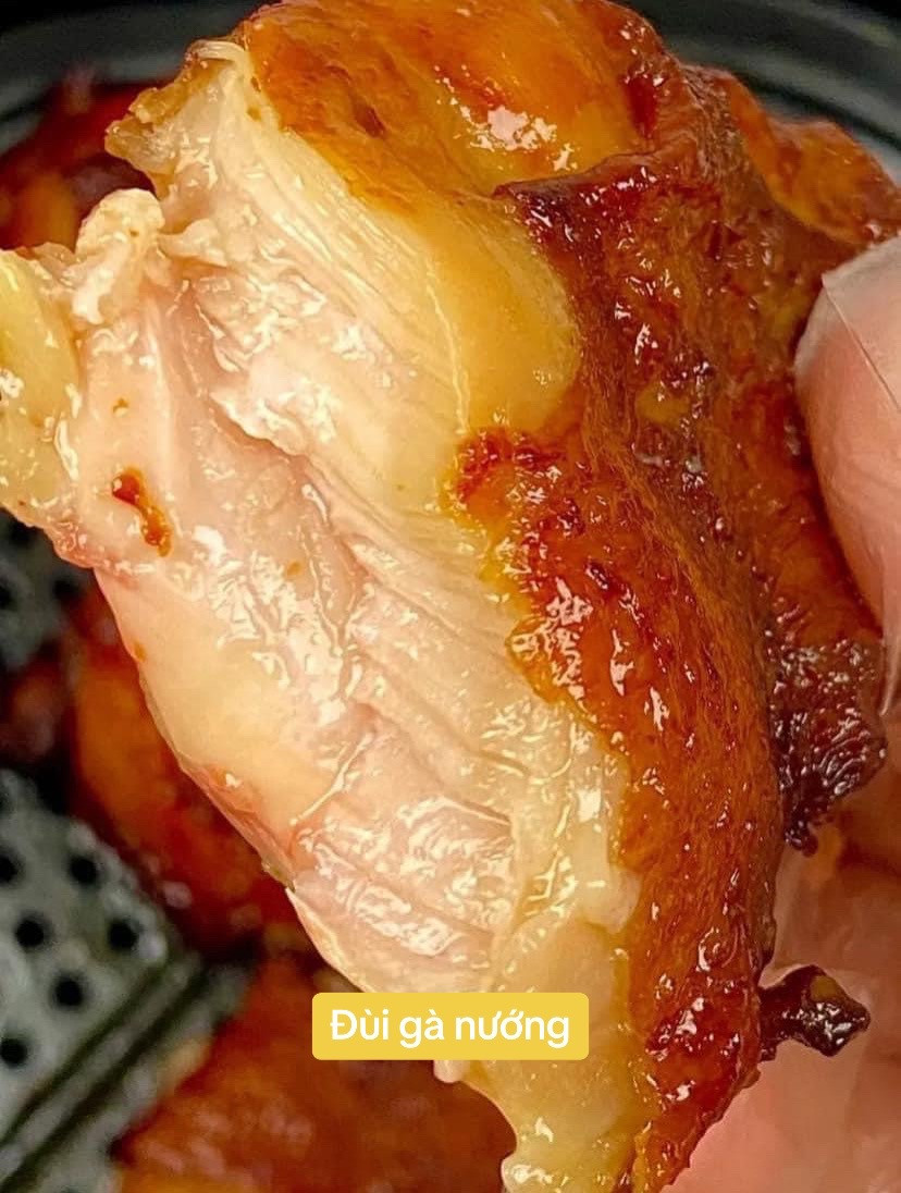 Hướng dẫn làm đùi gà nướng giòn rụm, thịt mềm mọng nước trong nồi chiên không dầu