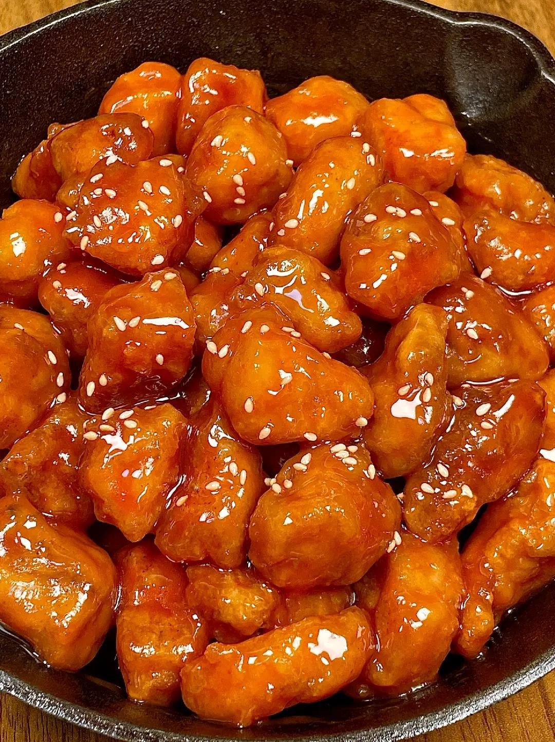 Hướng dẫn làm Gà sốt cà chua giòn ngon, cách chế biến chi tiết từ ướp thịt đến chiên và nấu sốt