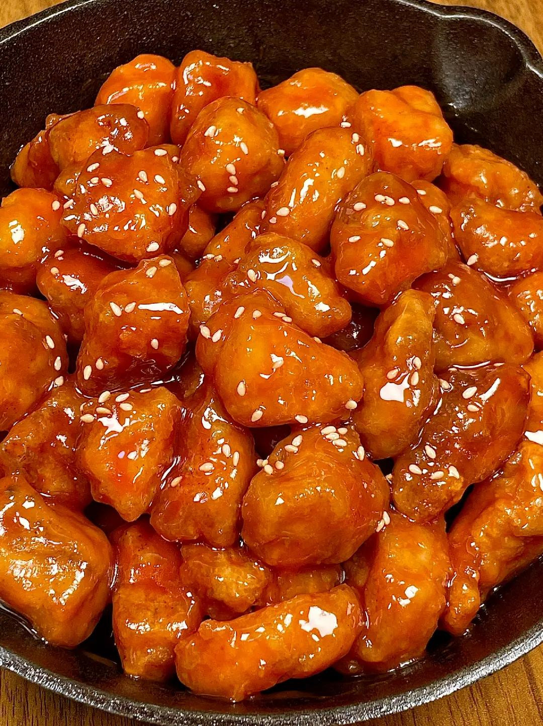 Hướng dẫn làm Gà sốt cà chua giòn ngon, cách chế biến chi tiết từ ướp thịt đến chiên và nấu sốt