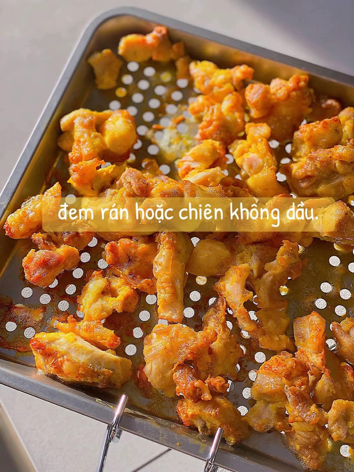 Hướng dẫn làm Gà sốt cay giòn tan với bí quyết chiên không dầu, tẩm bột giòn và sốt đậm đà