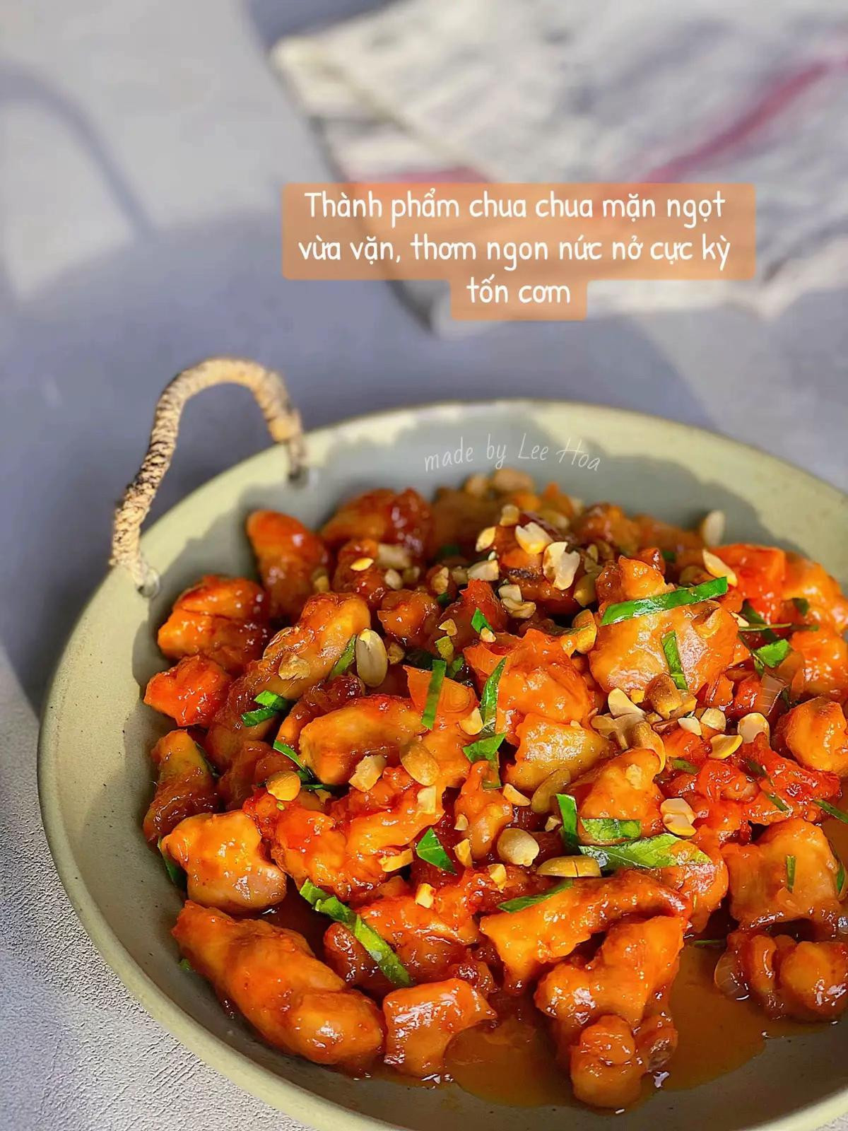 Hướng dẫn làm Gà sốt cay giòn tan với bí quyết chiên không dầu, tẩm bột giòn và sốt đậm đà