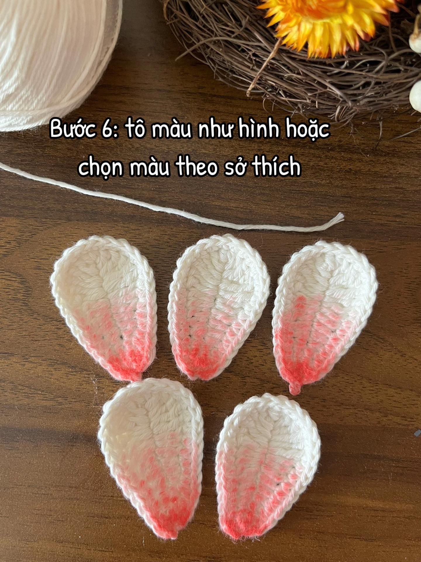 Hướng dẫn làm kẹp tóc hoa sứ móc len màu trắng hồng