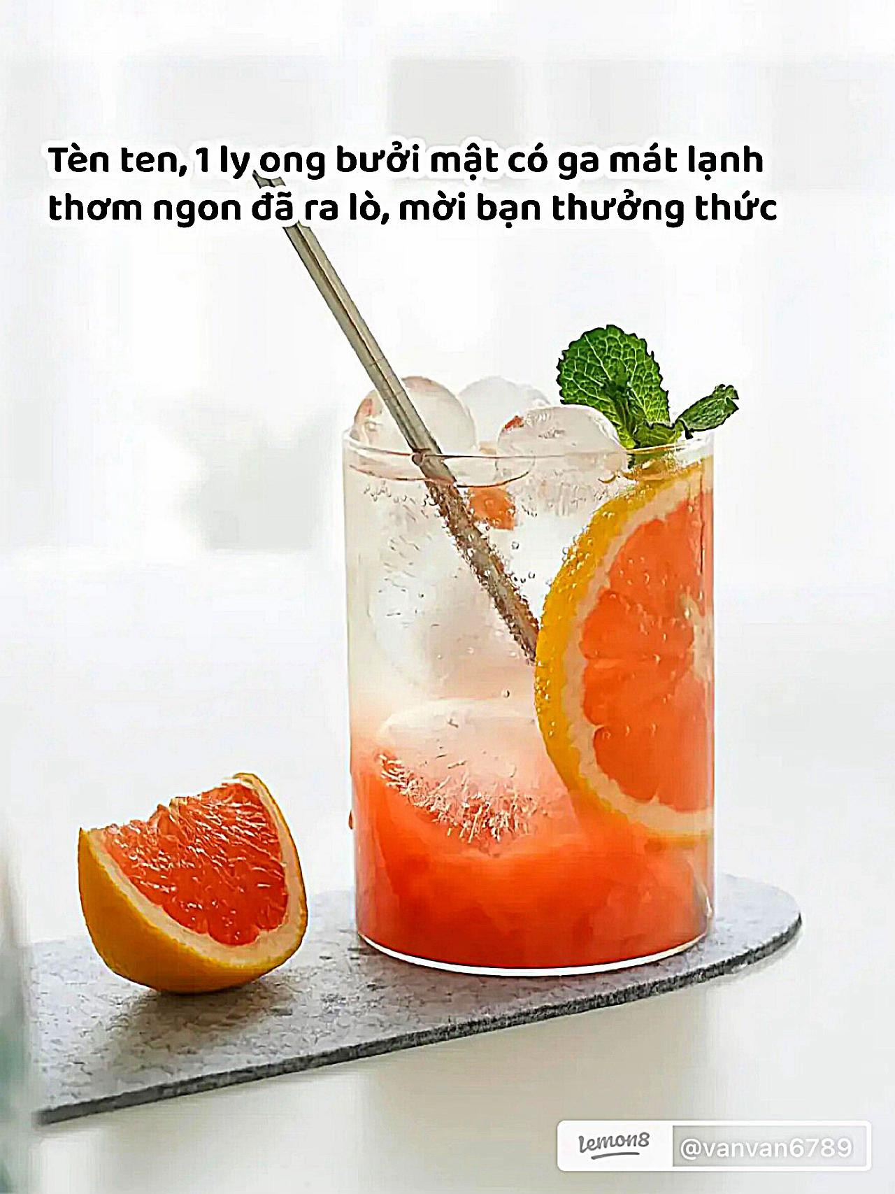 Hướng dẫn làm ly ong bưởi mật có ga mát lạnh, siêu ngon hấp dẫn với nước ép tươi và đá viên
