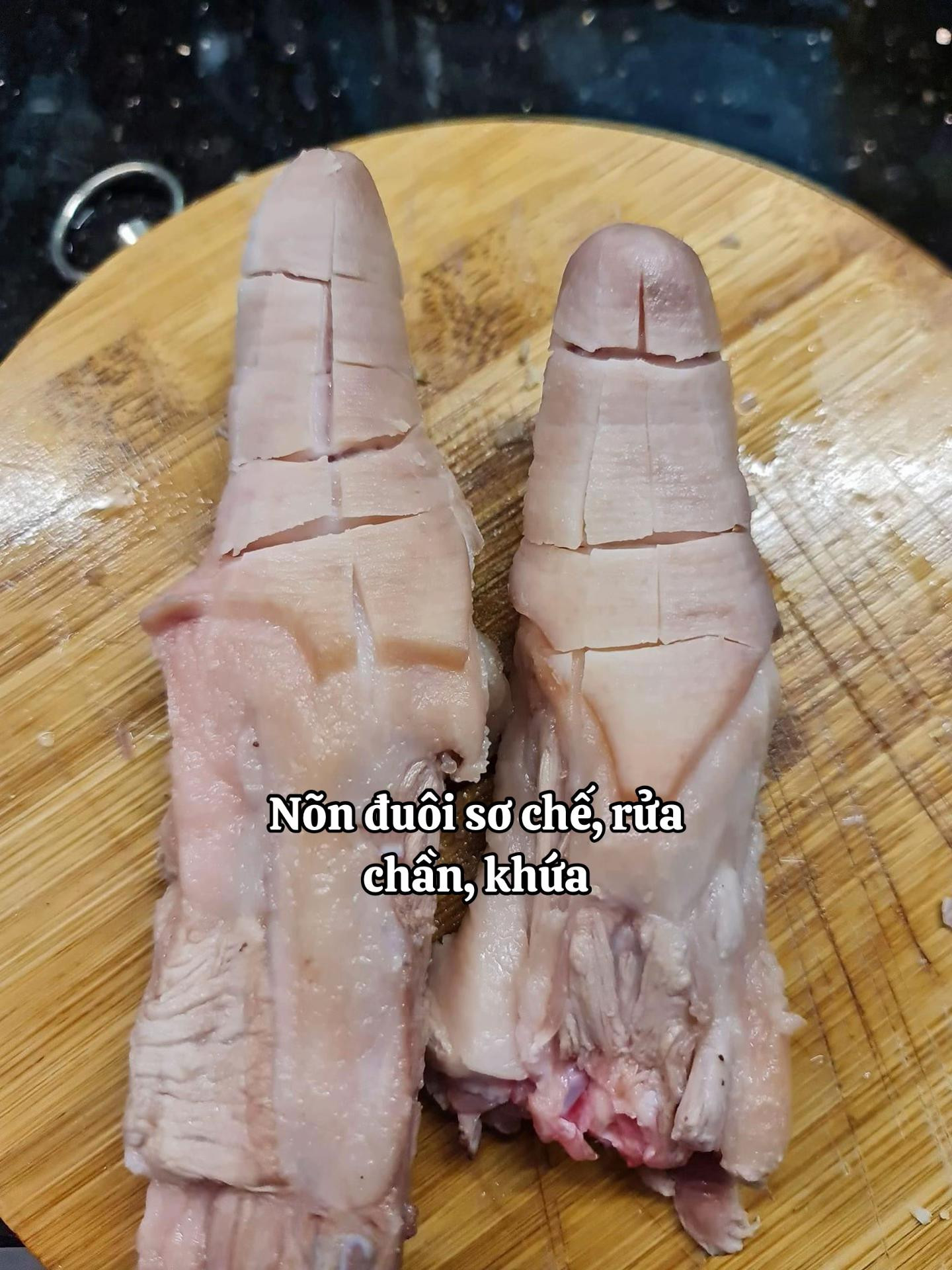 Hướng dẫn làm món đuôi cá xấu nướng giòn rụm, sốt tỏi ớt đậm đà