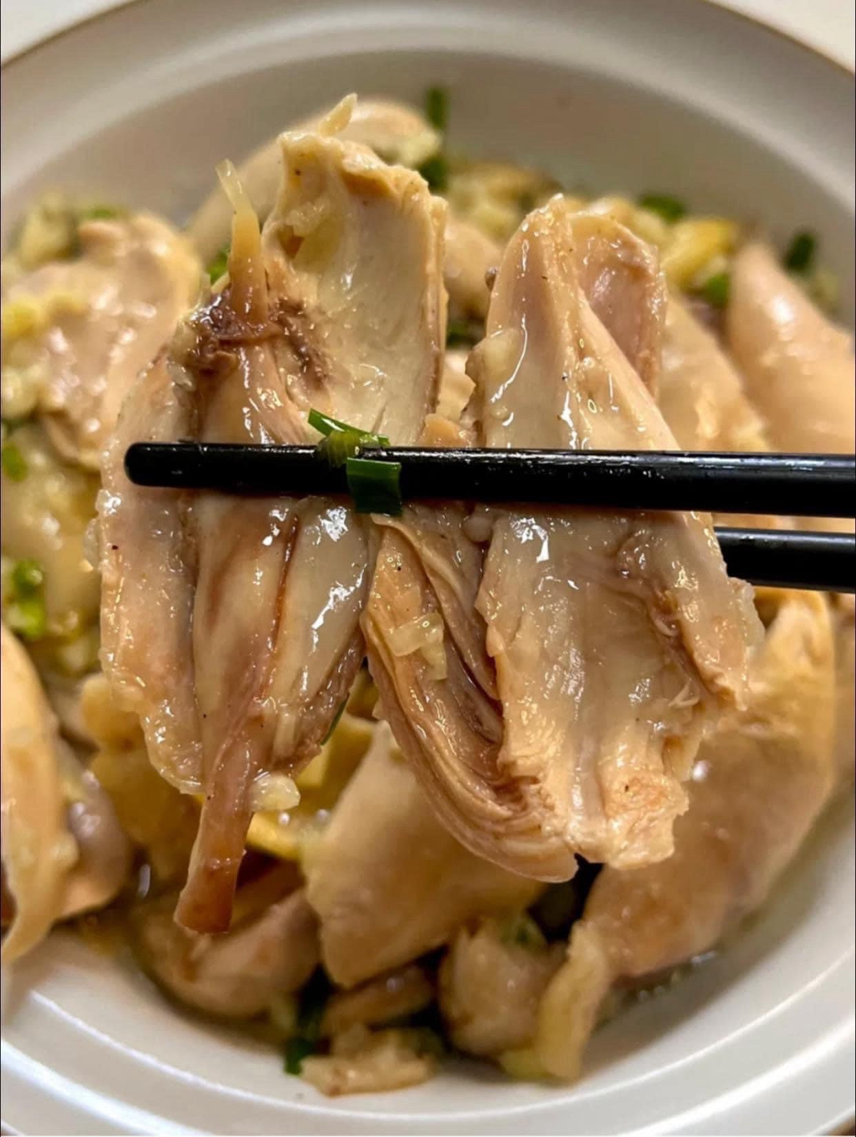 Hướng dẫn làm món Gà luộc xé phay trộn tỏi ớt sả cực ngon, da giòn thịt mềm