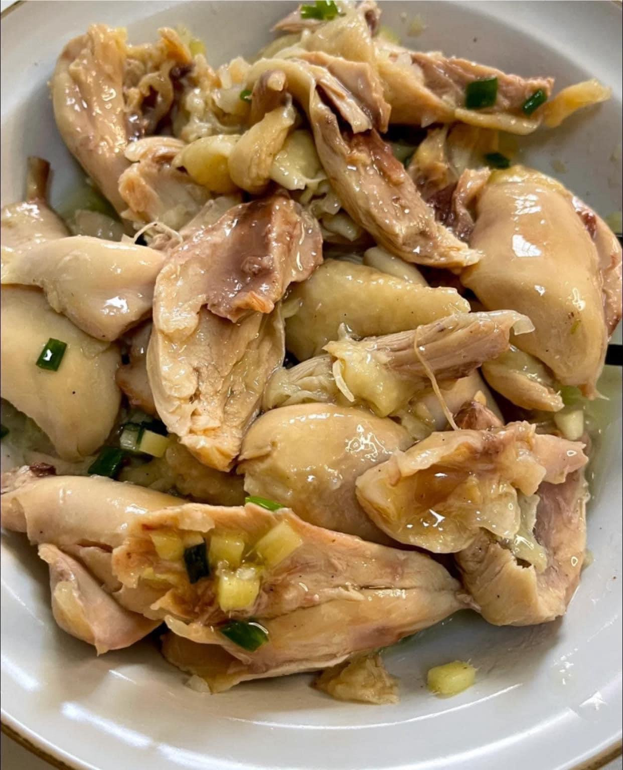 Hướng dẫn làm món Gà luộc xé phay trộn tỏi ớt sả cực ngon, da giòn thịt mềm