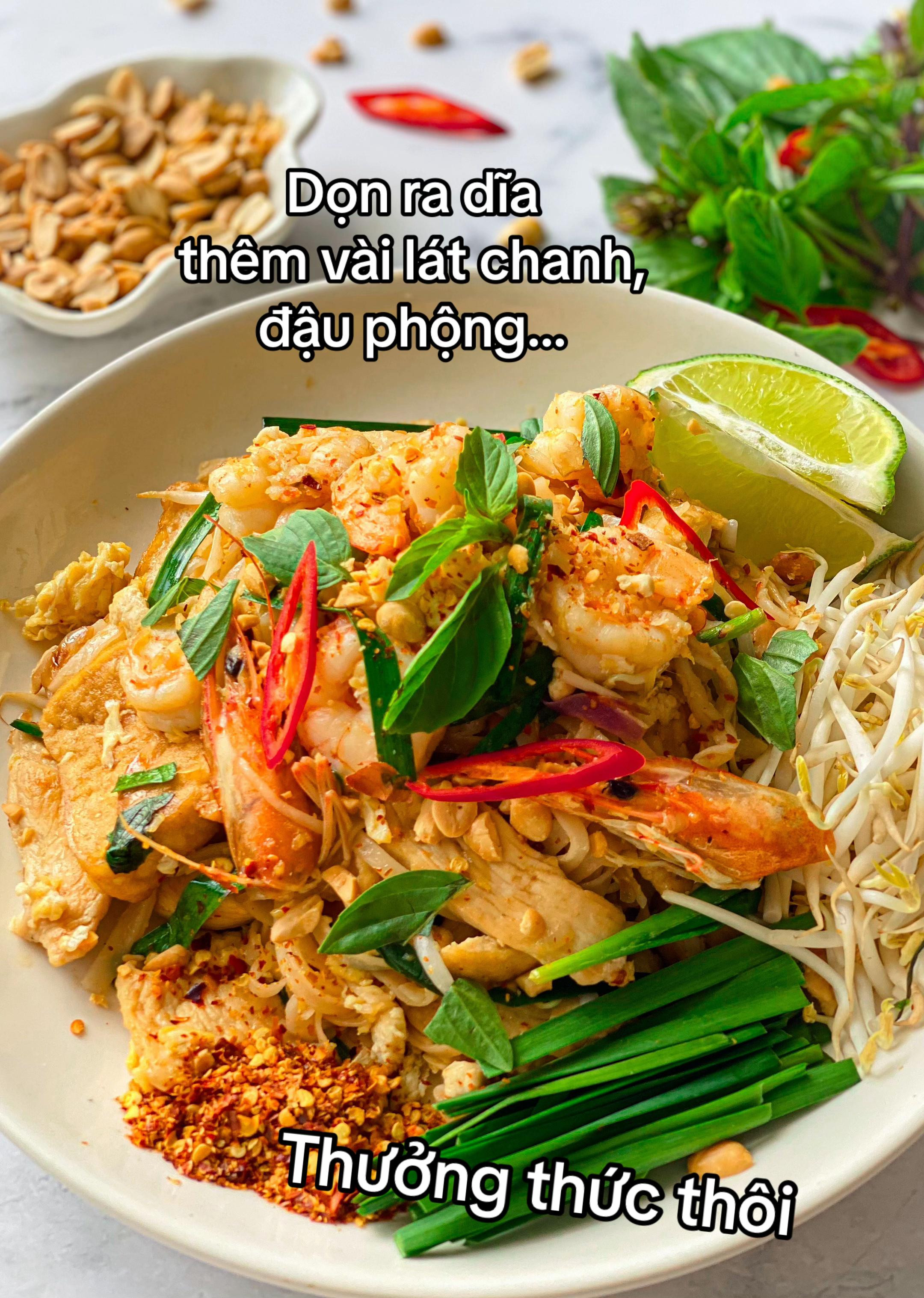 Hướng dẫn làm món Pad Thái với tôm, ức gà và đậu hũ