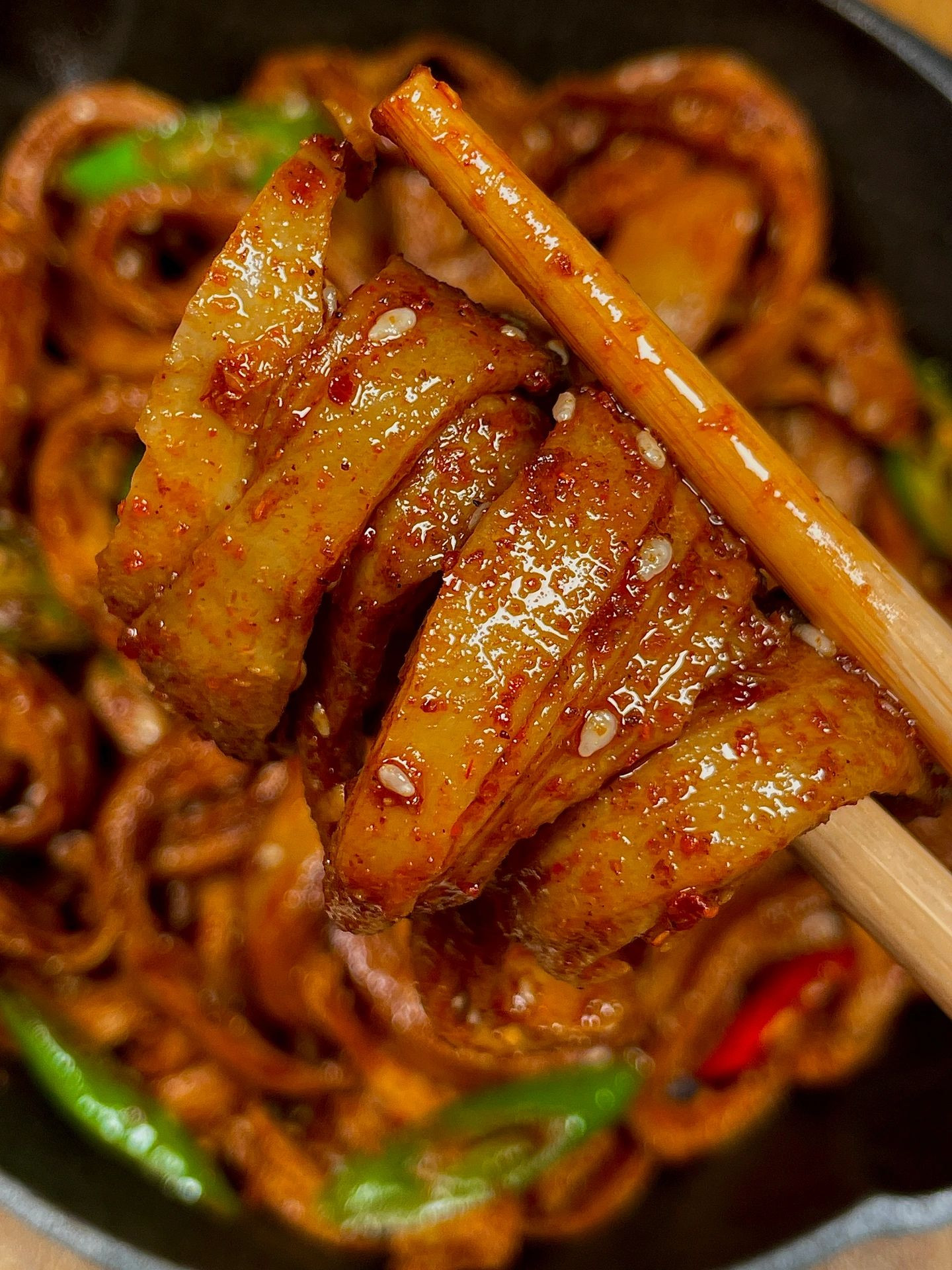 Hướng dẫn làm món sườn non chay xào khô giòn, thơm ngon với sốt tương ớt và gia vị