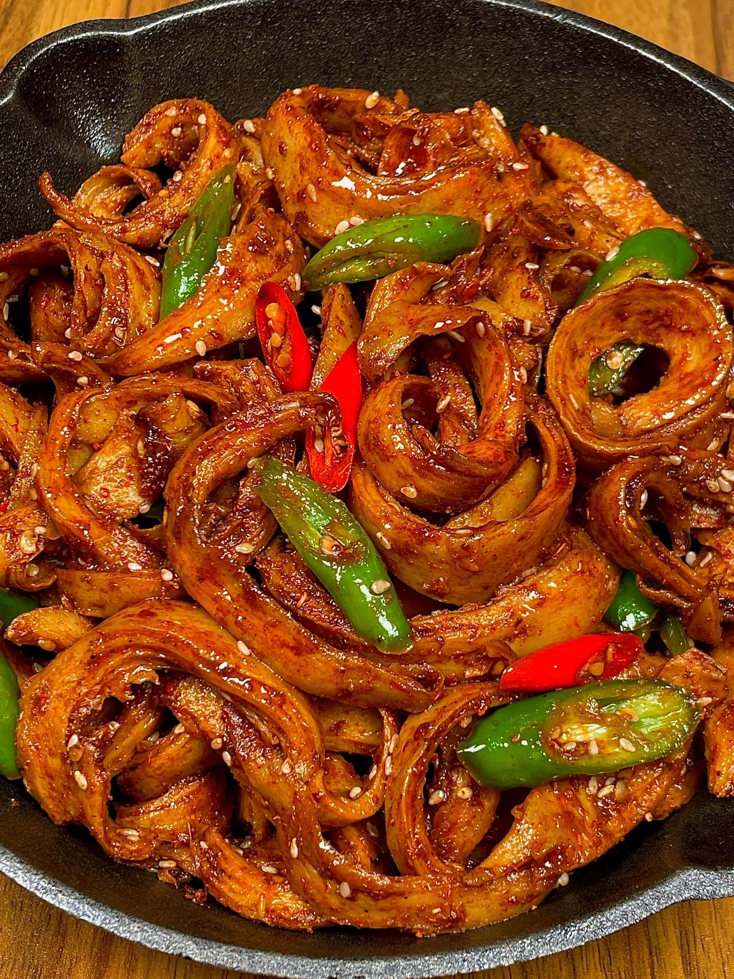 Hướng dẫn làm món sườn non chay xào khô giòn, thơm ngon với sốt tương ớt và gia vị