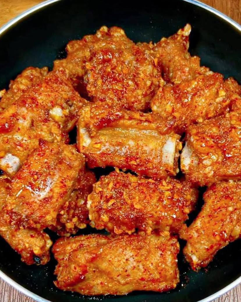 Hướng dẫn làm món sườn rim tỏi giòn rụm, thơm nức mùi tỏi và gia vị