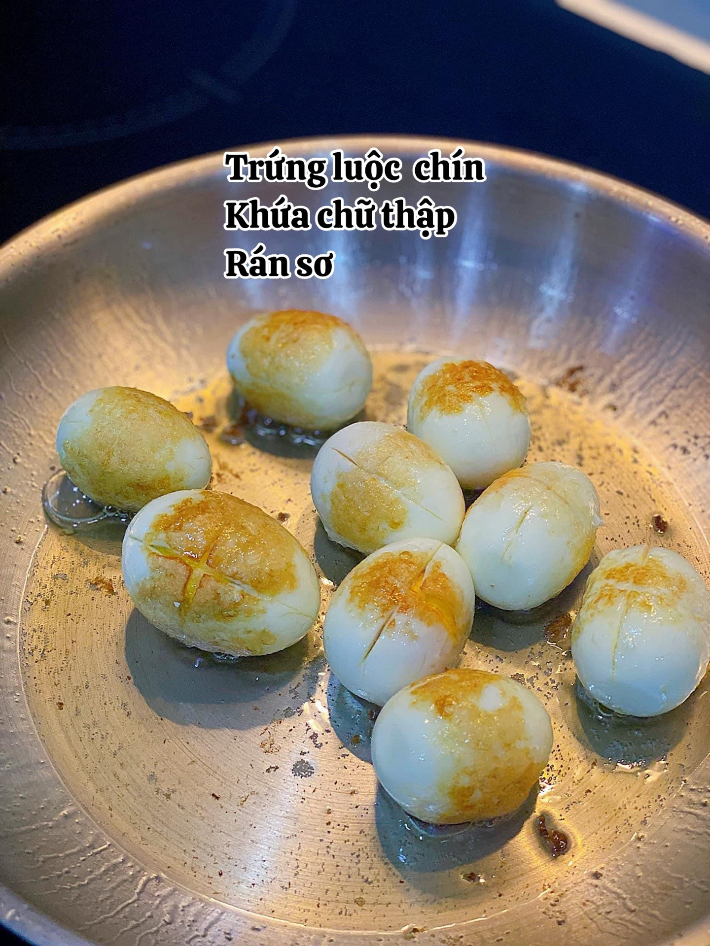 Hướng dẫn làm món Trứng Rim Me chua ngọt, cách chế biến trứng luộc chiên sơ rim nước cốt me