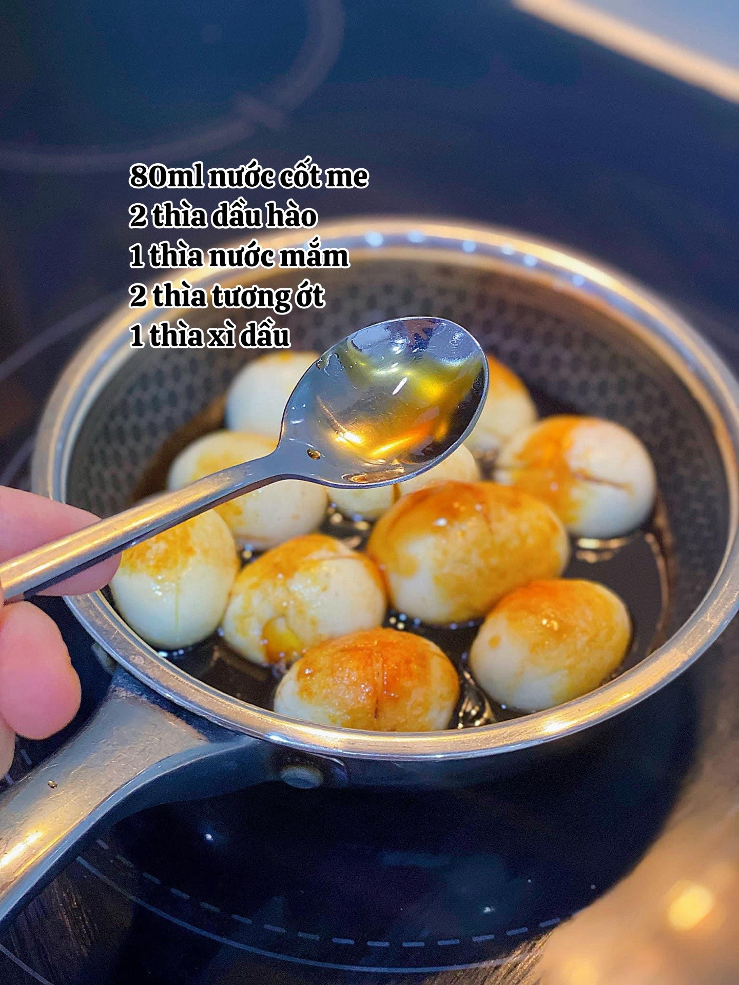 Hướng dẫn làm món Trứng Rim Me chua ngọt, cách chế biến trứng luộc chiên sơ rim nước cốt me