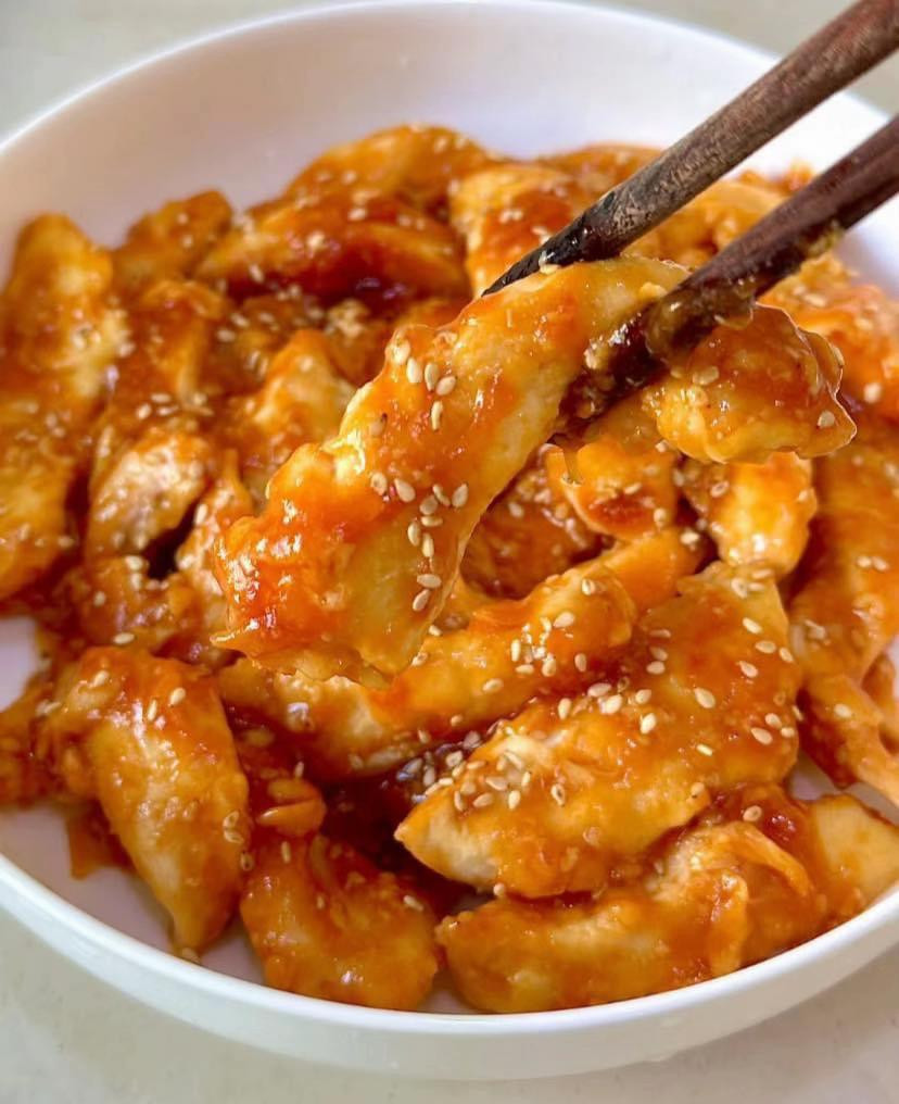 Hướng dẫn làm món ức gà sốt cay giòn tan, tẩm bột chiên vàng ruộm
