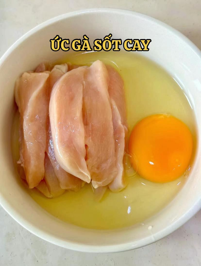 Hướng dẫn làm món ức gà sốt cay giòn tan, tẩm bột chiên vàng ruộm