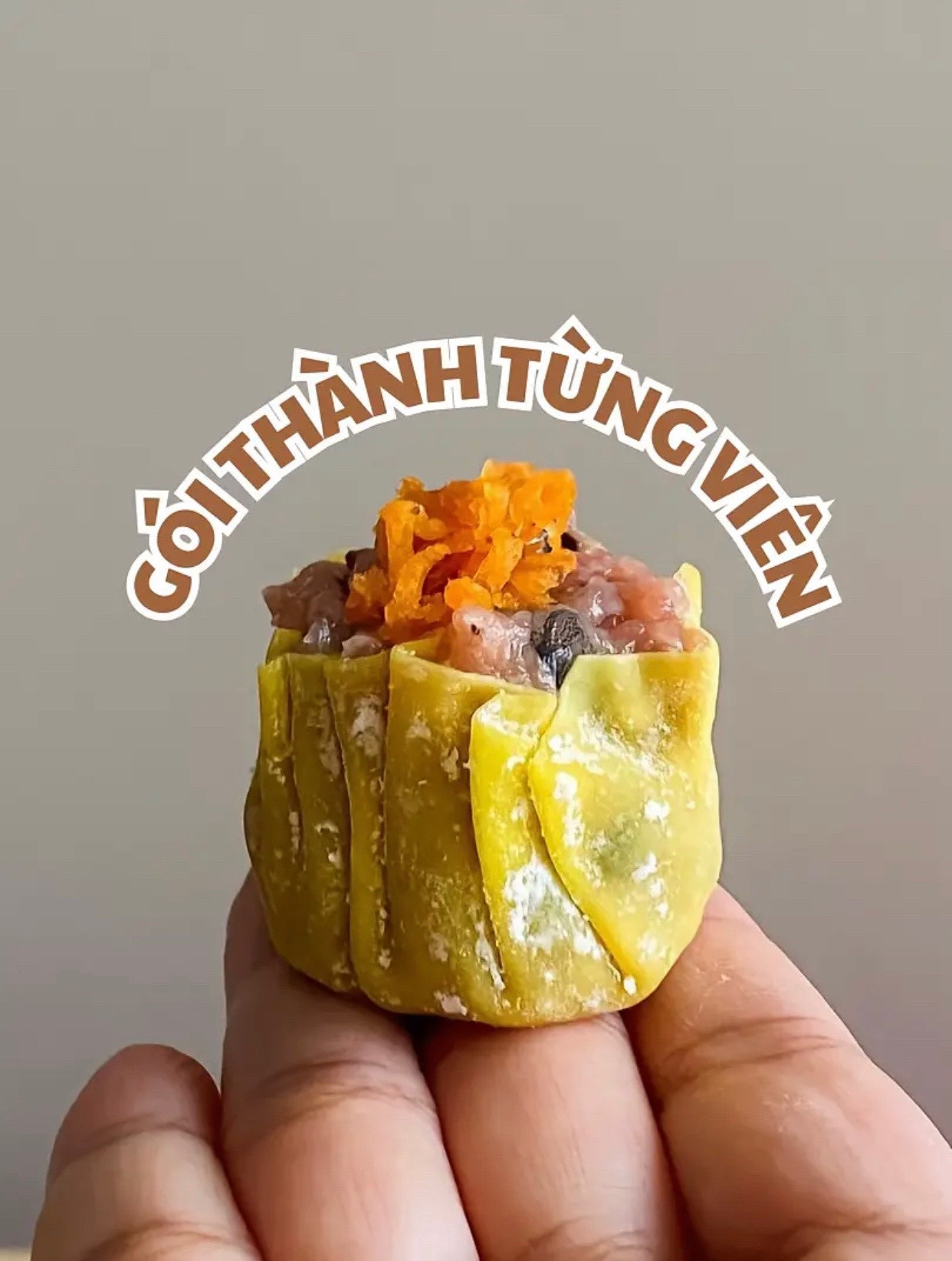 Hướng dẫn làm món xíu mại thịt heo hấp với nhân tôm và trứng cá muối vàng