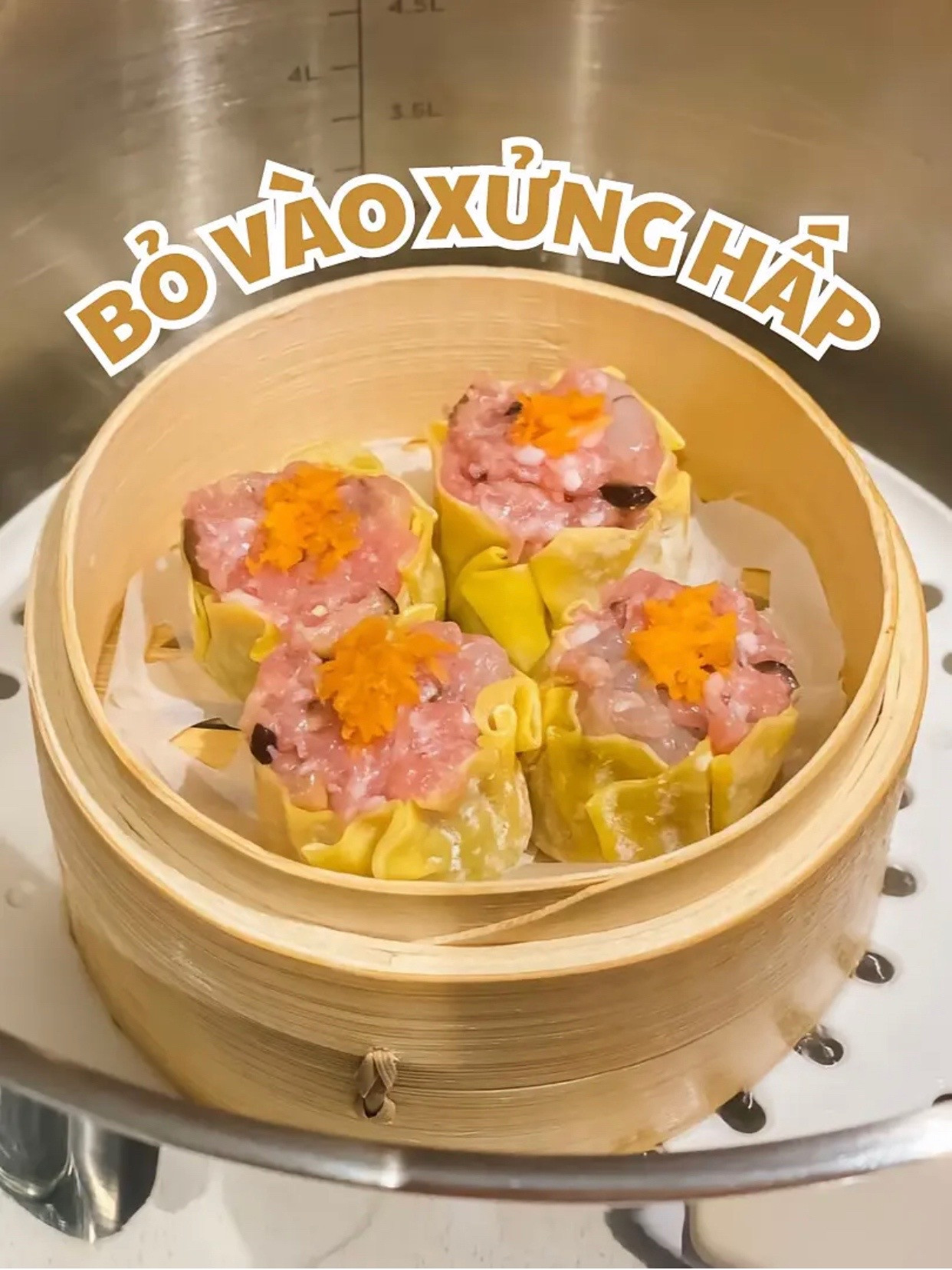 Hướng dẫn làm món xíu mại thịt heo hấp với nhân tôm và trứng cá muối vàng