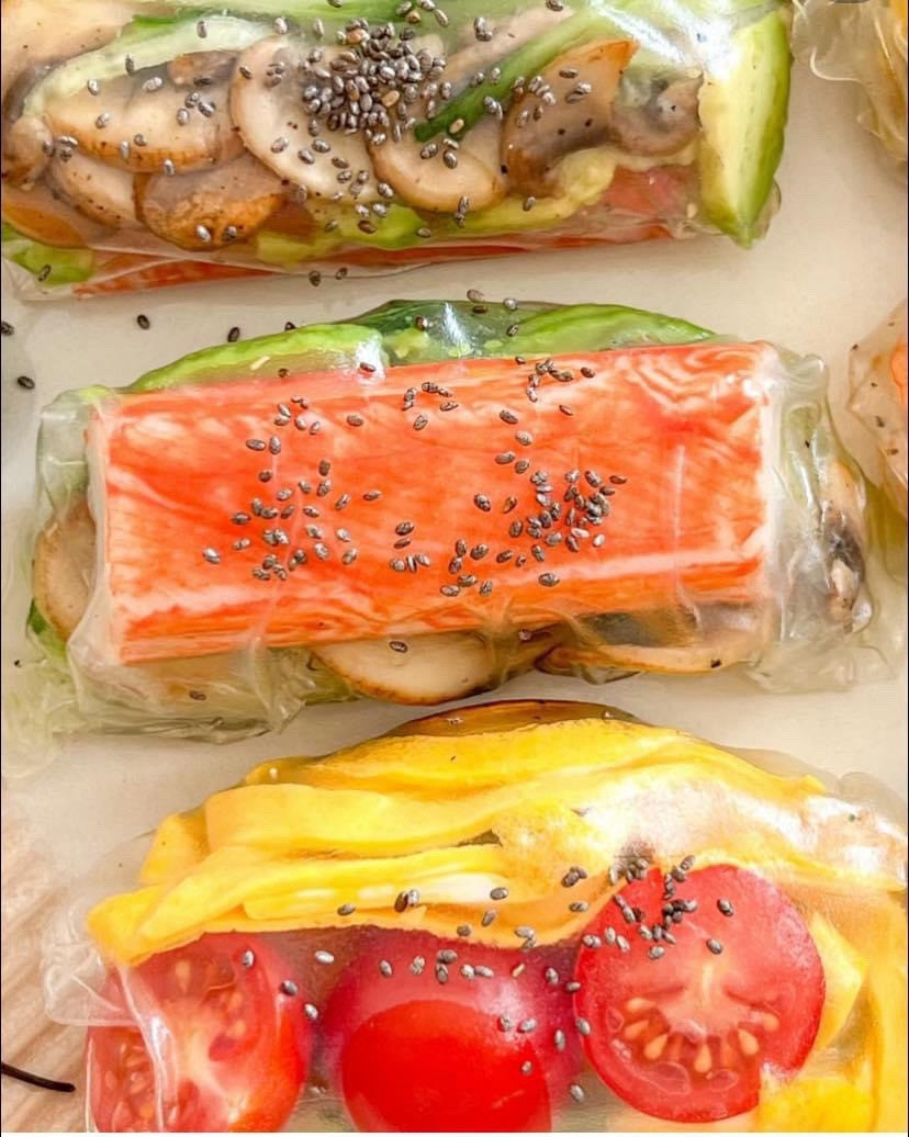 Hướng dẫn làm nem cuốn tôm, que cua và da trứng với bơ, dưa chuột thái lát