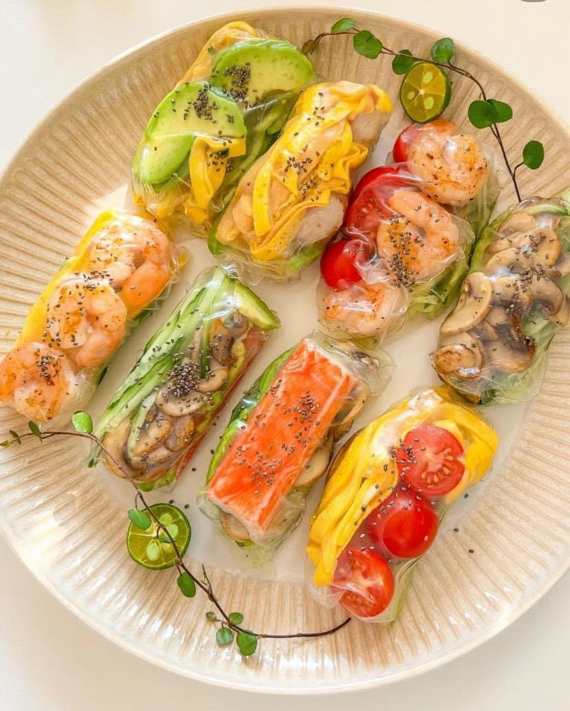 Hướng dẫn làm nem cuốn tôm, que cua và da trứng với bơ, dưa chuột thái lát