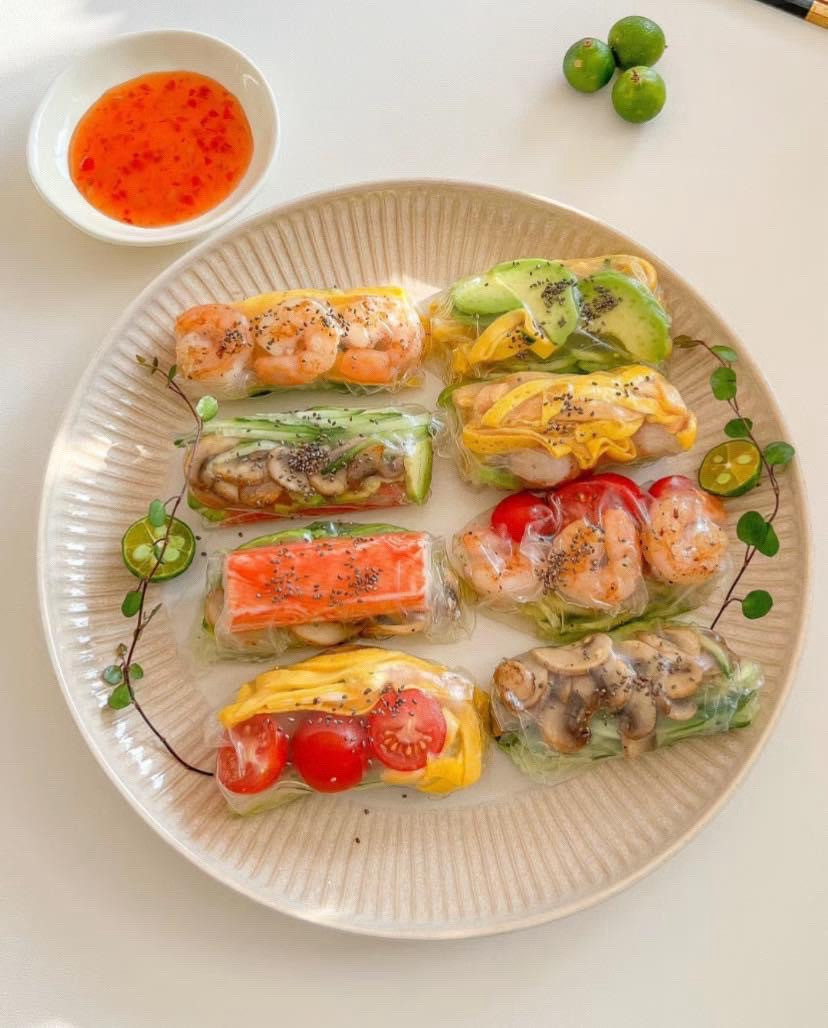 Hướng dẫn làm nem cuốn tôm, que cua và da trứng với bơ, dưa chuột thái lát