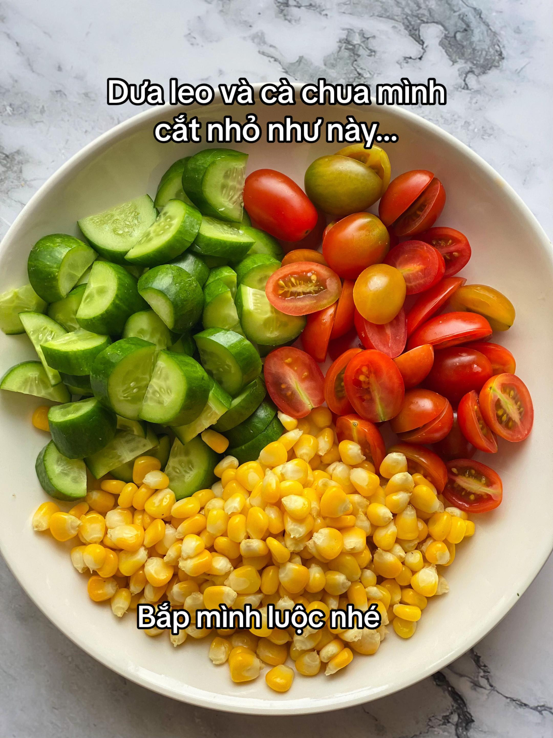 Hướng dẫn làm Salad ức gà healthy cực ngon, dễ làm với nguyên liệu đơn giản và sốt trộn đậm đà