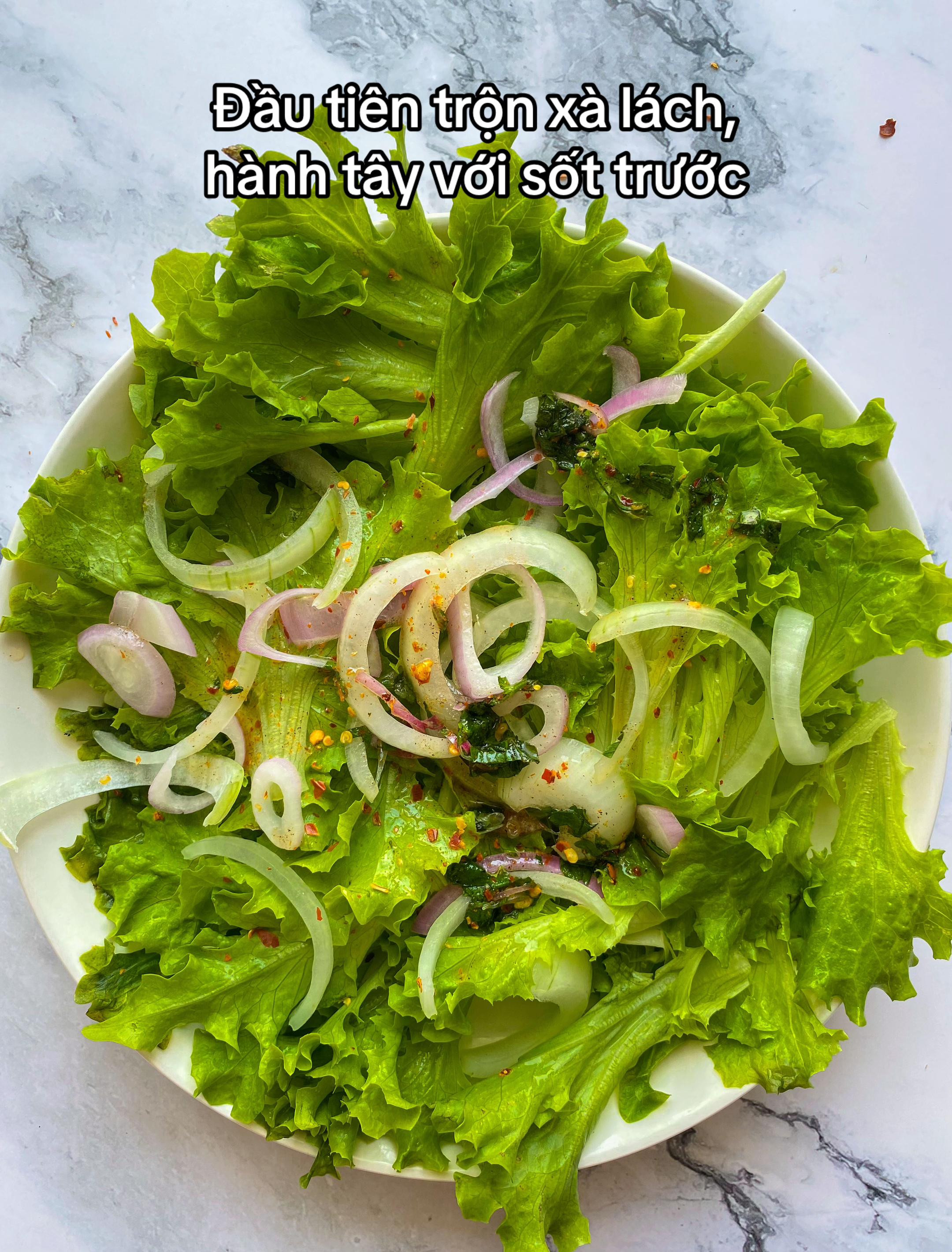 Hướng dẫn làm Salad ức gà healthy cực ngon, dễ làm với nguyên liệu đơn giản và sốt trộn đậm đà