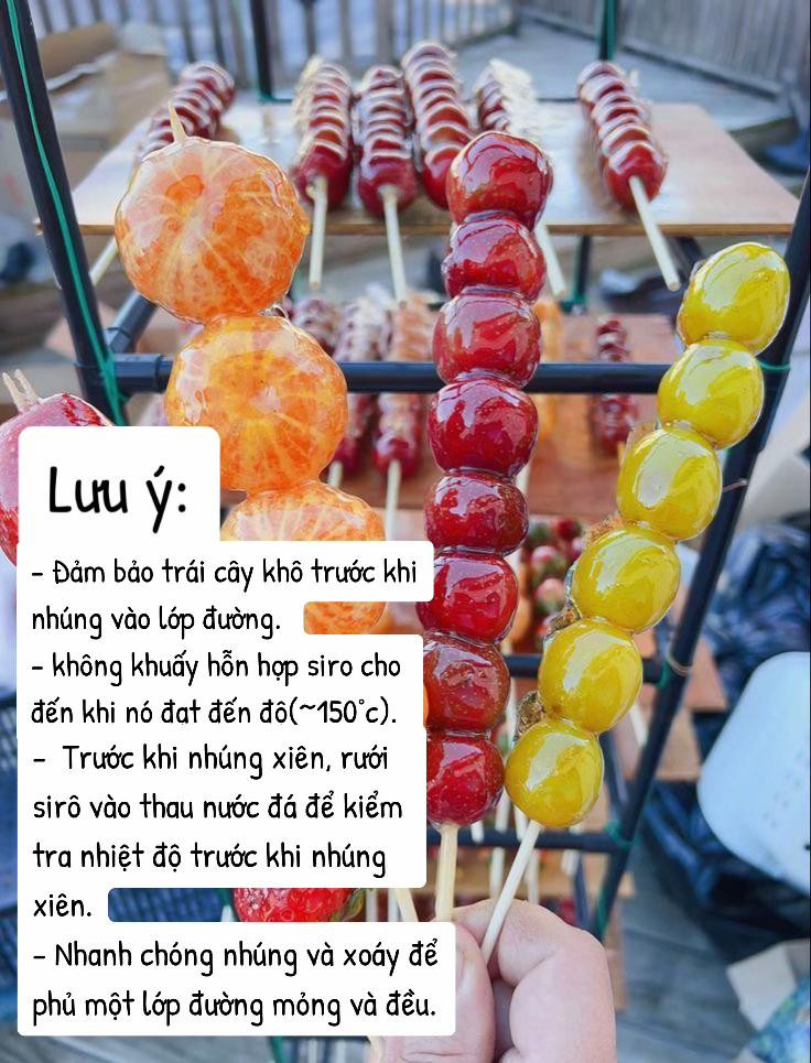 Hướng dẫn làm Tanghulu xiên trái cây giòn ngọt: dâu tây, nho và cam