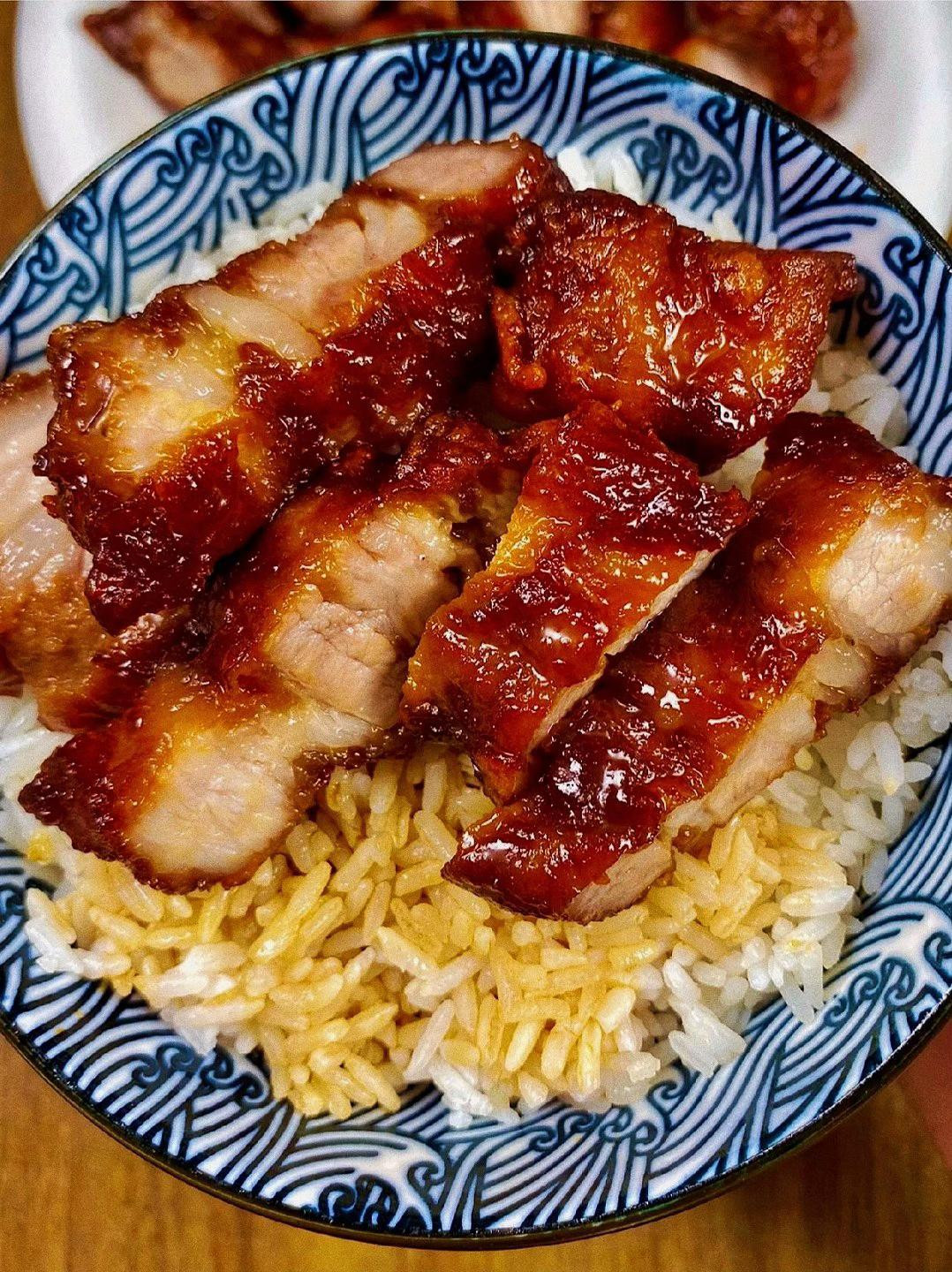 Hướng dẫn làm thịt ba chỉ chiên giòn da, màu nâu đỏ hấp dẫn