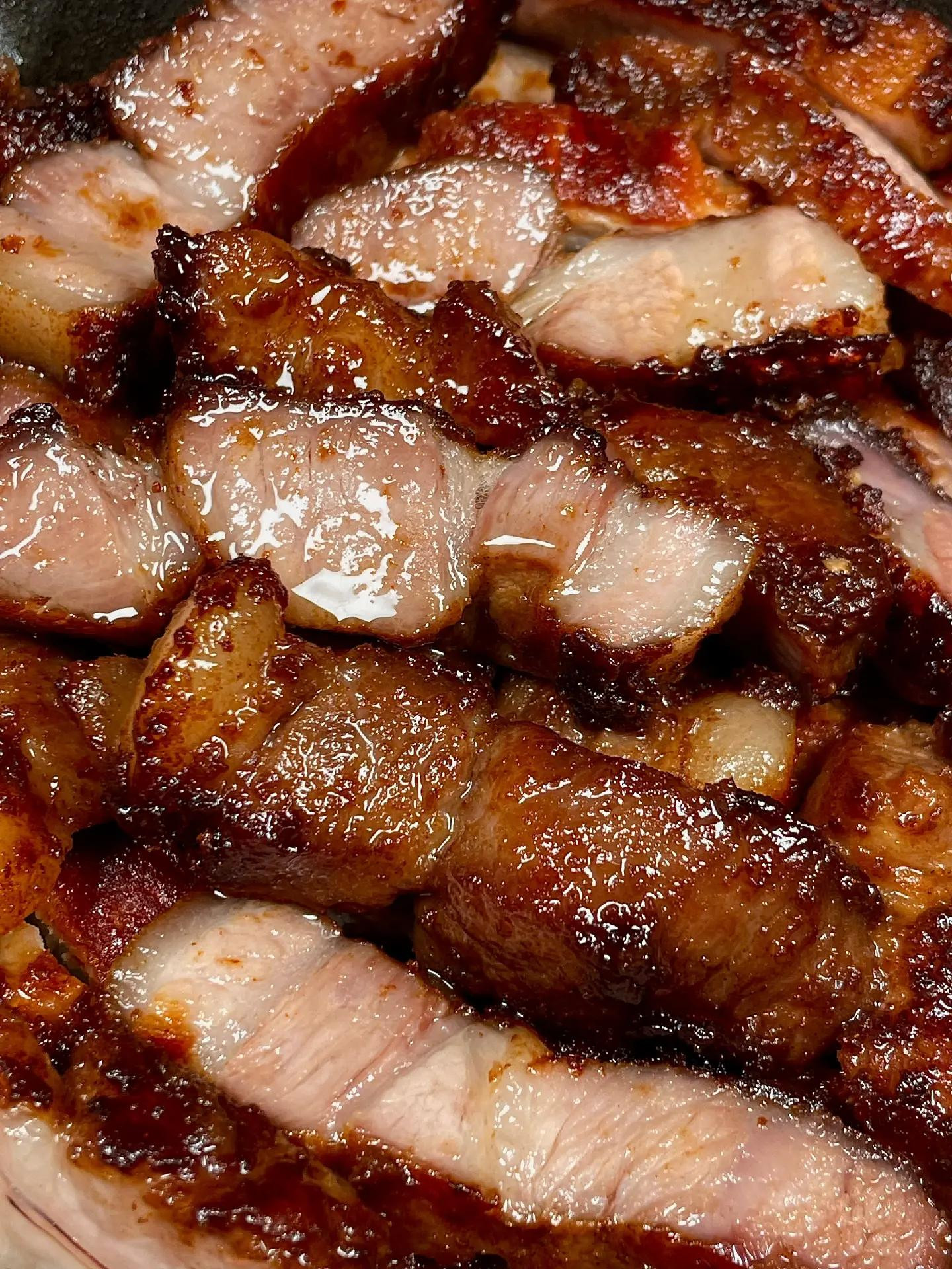 Hướng dẫn làm thịt ba chỉ chiên giòn, sốt đậm đà với nước tương và ngũ vị hương