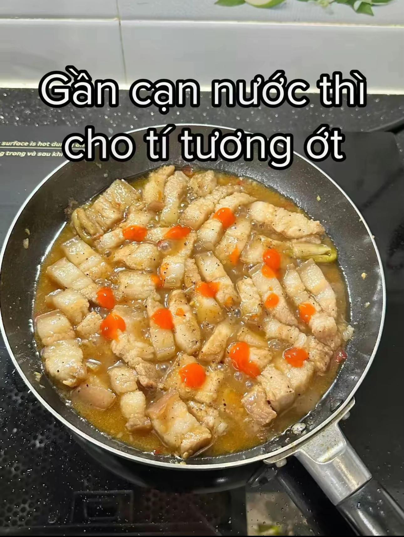 Hướng dẫn làm thịt ba chỉ rim nước mắm, tương ớt và tiêu