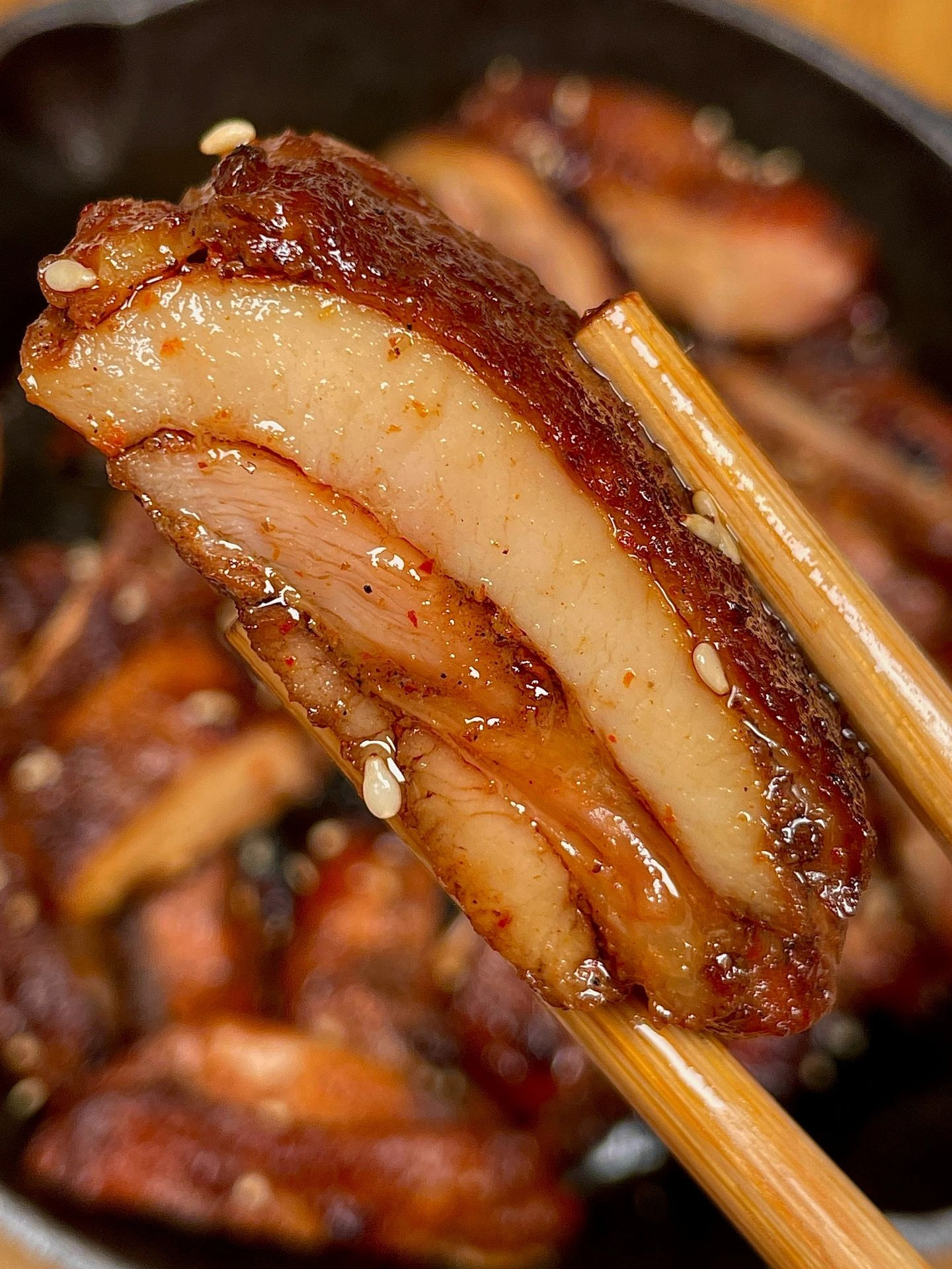 Hướng dẫn làm thịt gà rút xương nướng mật ong ớt cay, giòn da vàng ruộm