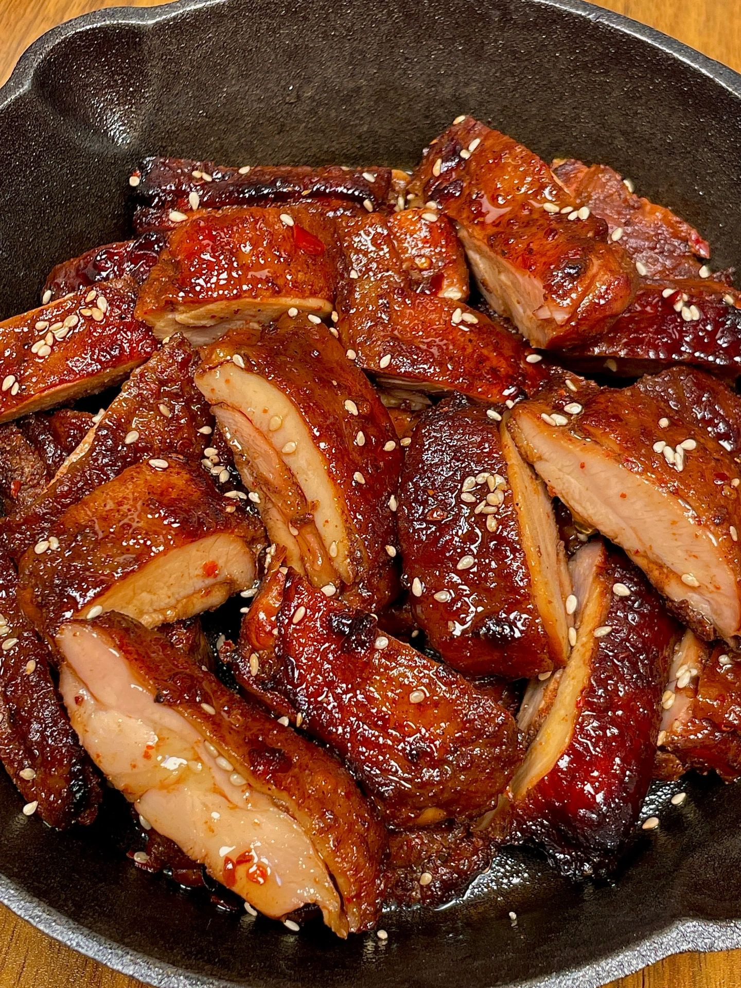 Hướng dẫn làm thịt gà rút xương nướng mật ong ớt cay, giòn da vàng ruộm