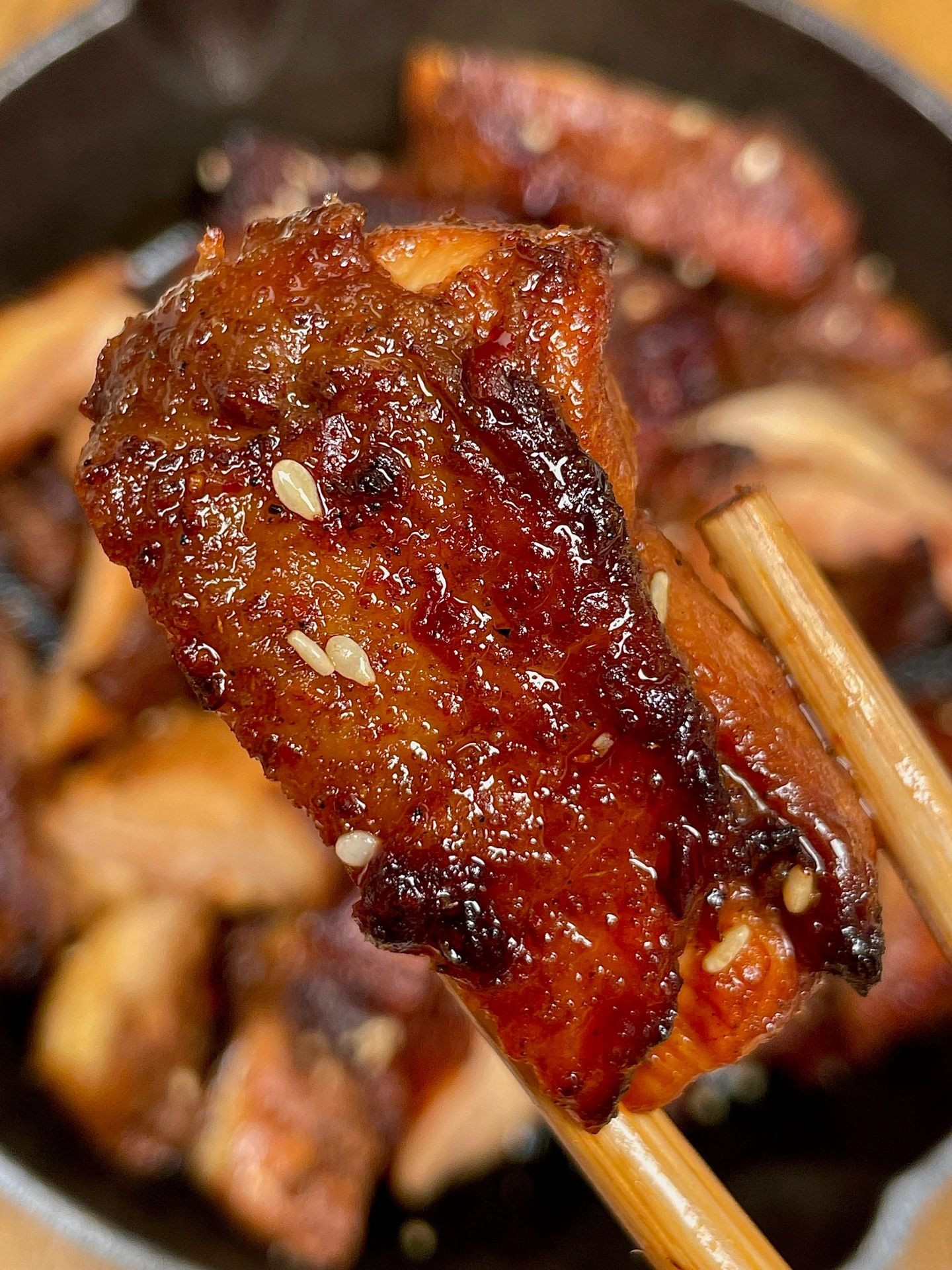 Hướng dẫn làm thịt gà rút xương nướng mật ong ớt cay, giòn da vàng ruộm