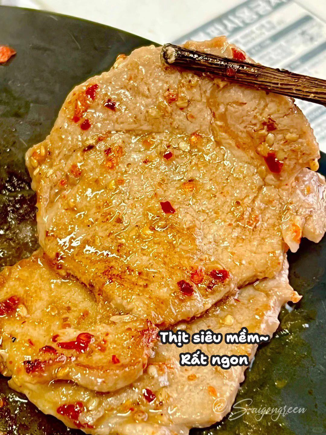 Hướng dẫn làm thịt nướng mềm ngon với thịt vai xen kẽ mỡ và thịt nạc