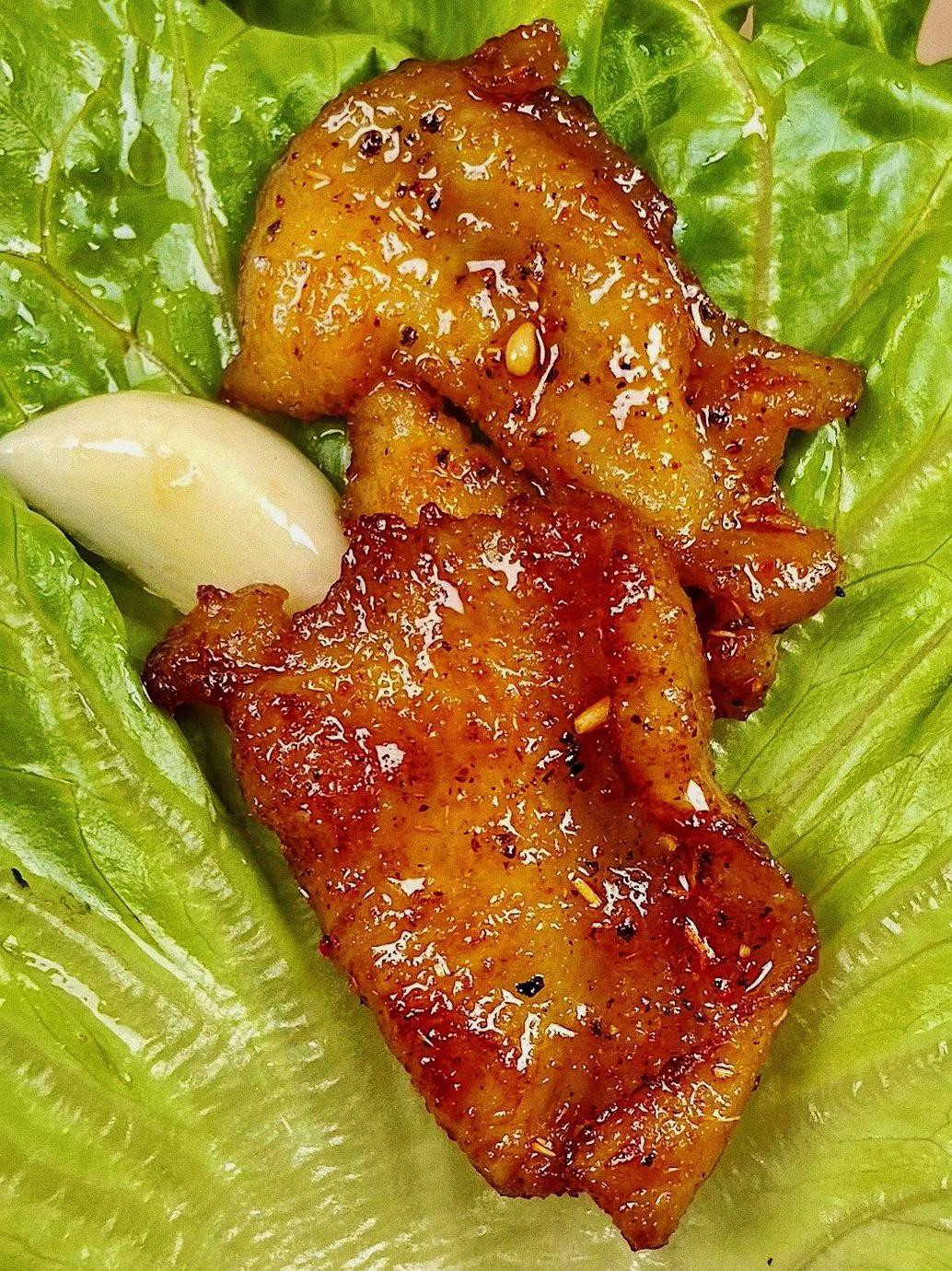 Hướng dẫn làm thịt ức gà áp chảo sốt mật ong tỏi, món ăn ngon đơn giản