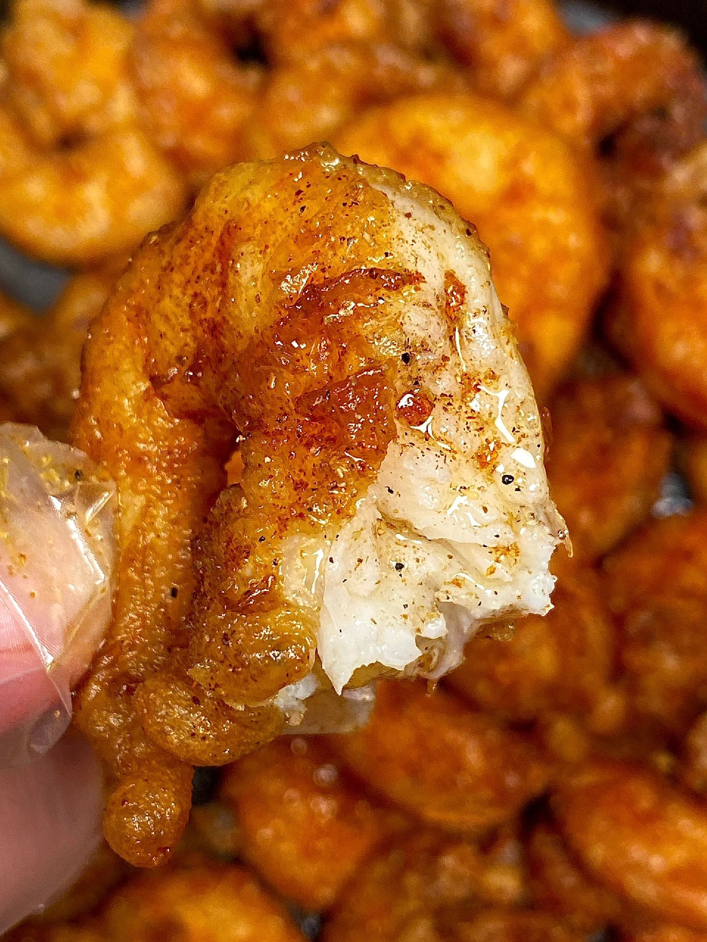 Hướng dẫn làm tôm chiên giòn vàng ruộm, tẩm ướp gừng tỏi và nước tương