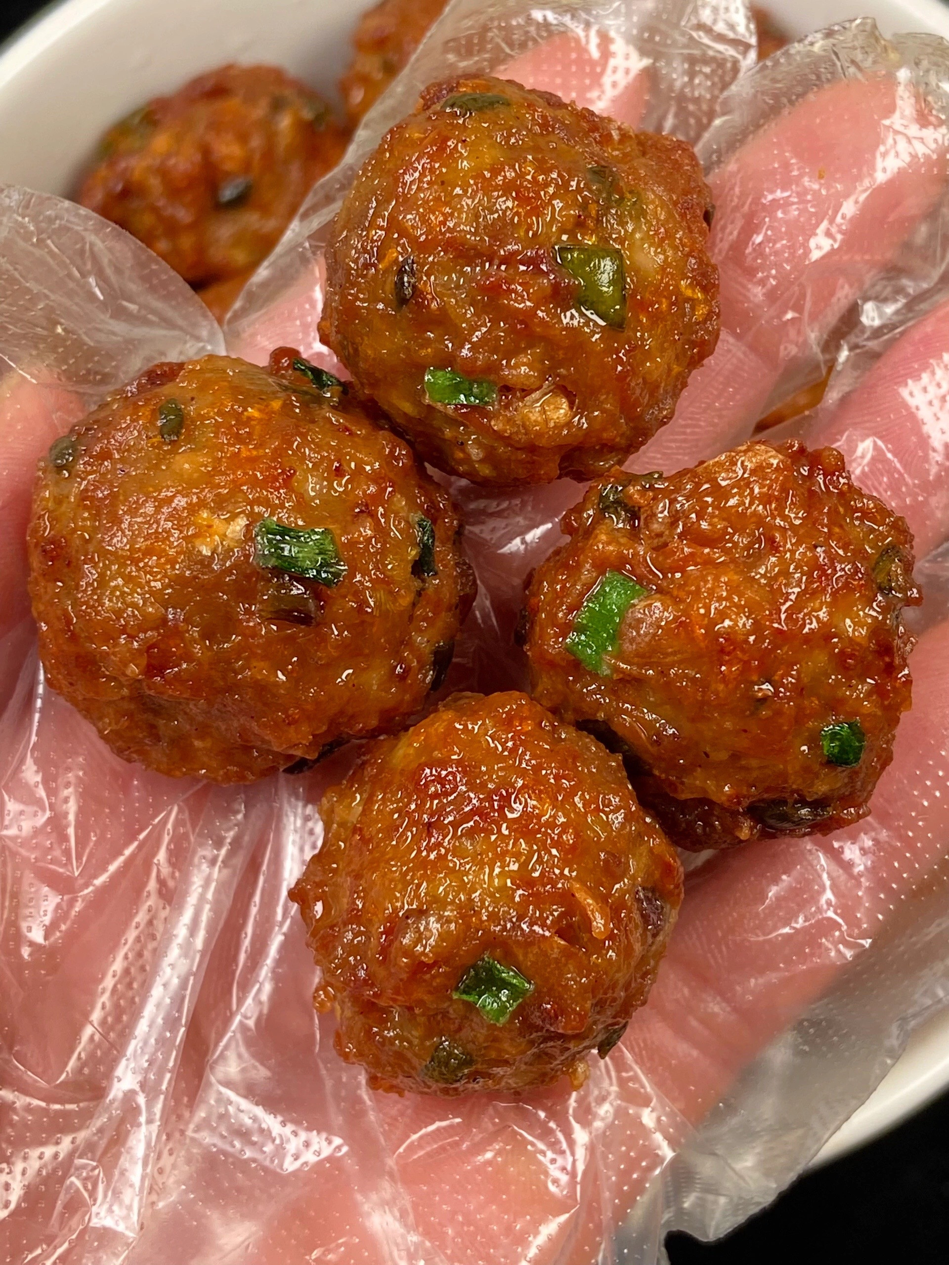 Hướng dẫn làm viên thịt chiên giòn với củ sen và cà rốt, cách nấu ngon giòn rụm