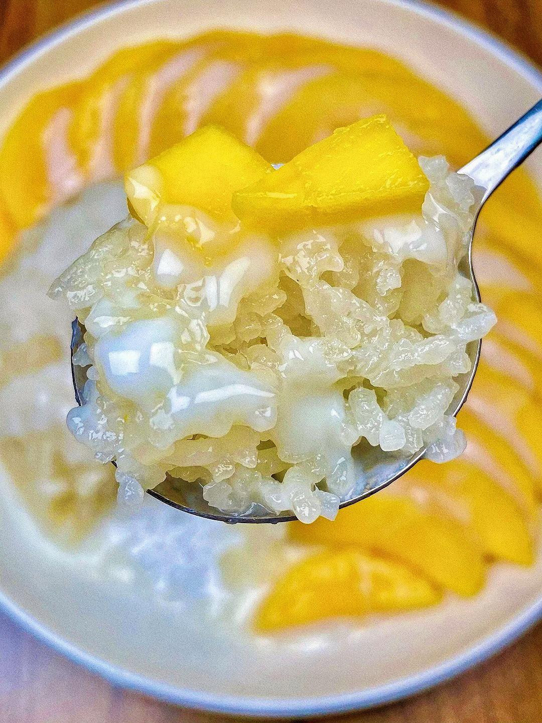 Hướng dẫn làm xôi xoài lộn ngược với nước cốt dừa béo ngậy