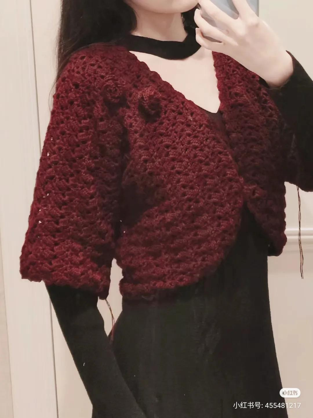 Hướng dẫn móc áo bolero len màu đỏ đô, thiết kế tay bồng và hoa văn lỗ thoáng