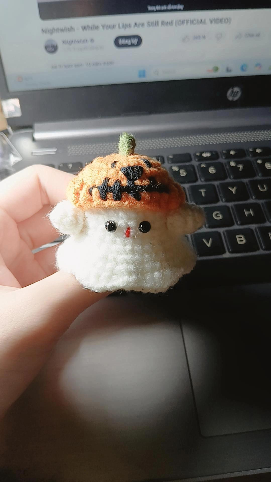 Hướng dẫn móc búp bê bí ngô Halloween dễ thương