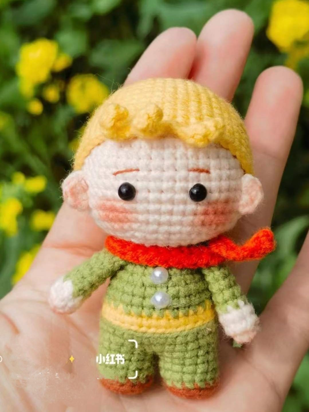 Hướng dẫn móc búp bê chú bé tóc vàng mũ len