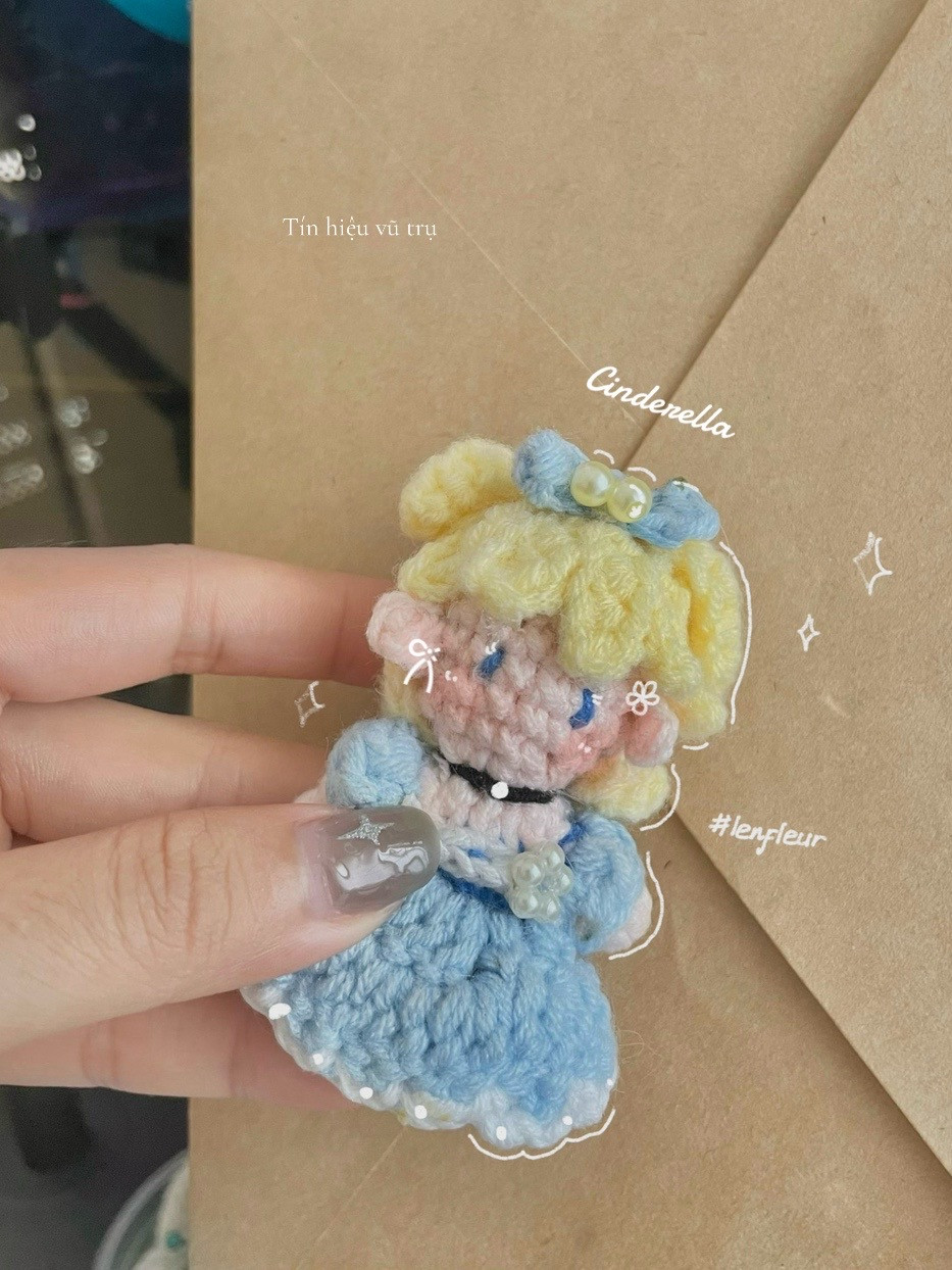 Hướng dẫn móc búp bê công chúa Cinderella màu xanh vàng