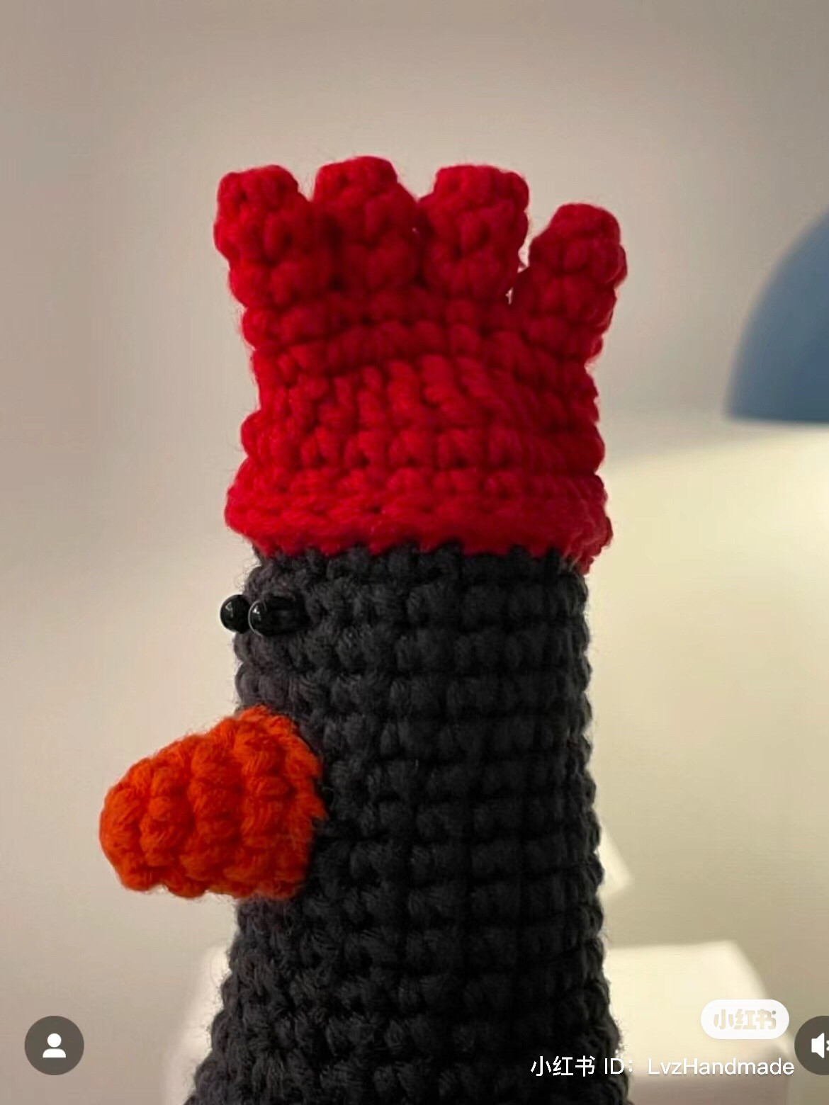 Hướng dẫn móc búp bê gà Amigurumi đội mũ đỏ